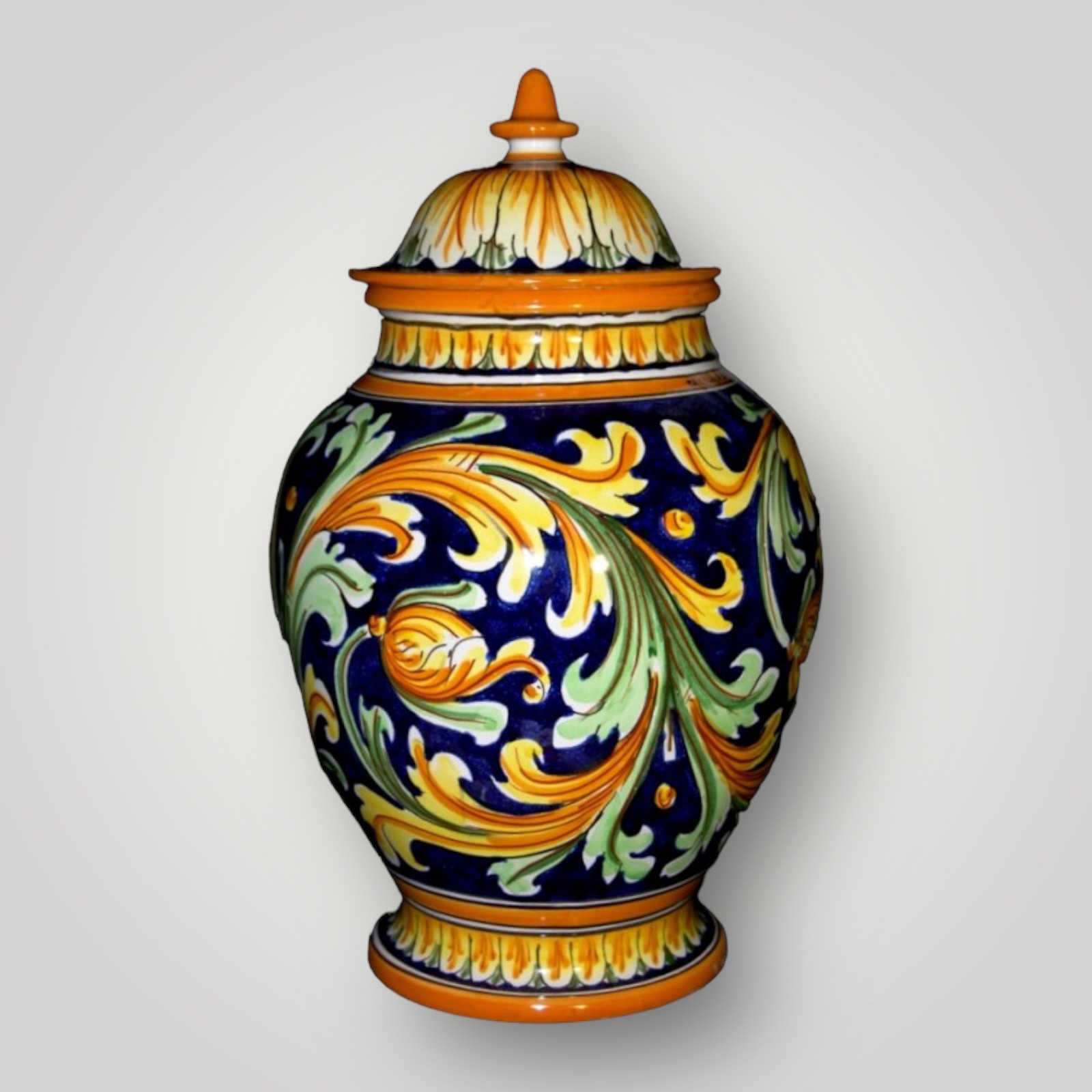 Vaso in ceramica di Caltagirone decoro del 700 blu.