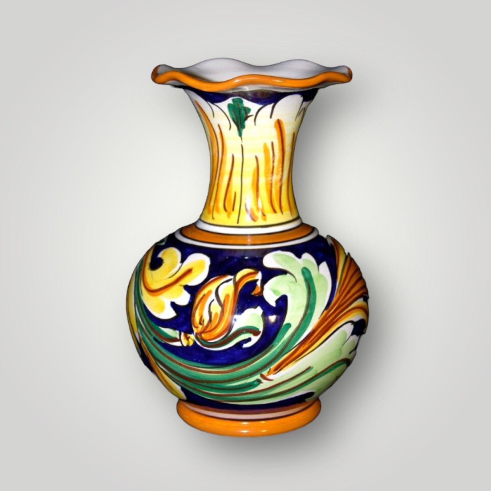 Vaso collo lungo in ceramica di Caltagirone