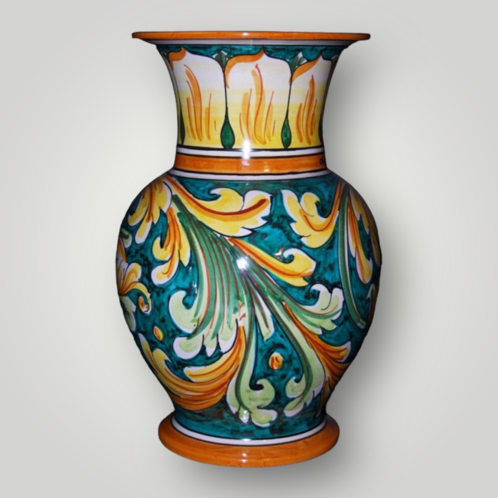 Vaso portafiori in ceramica di Caltagirone decoro ornato