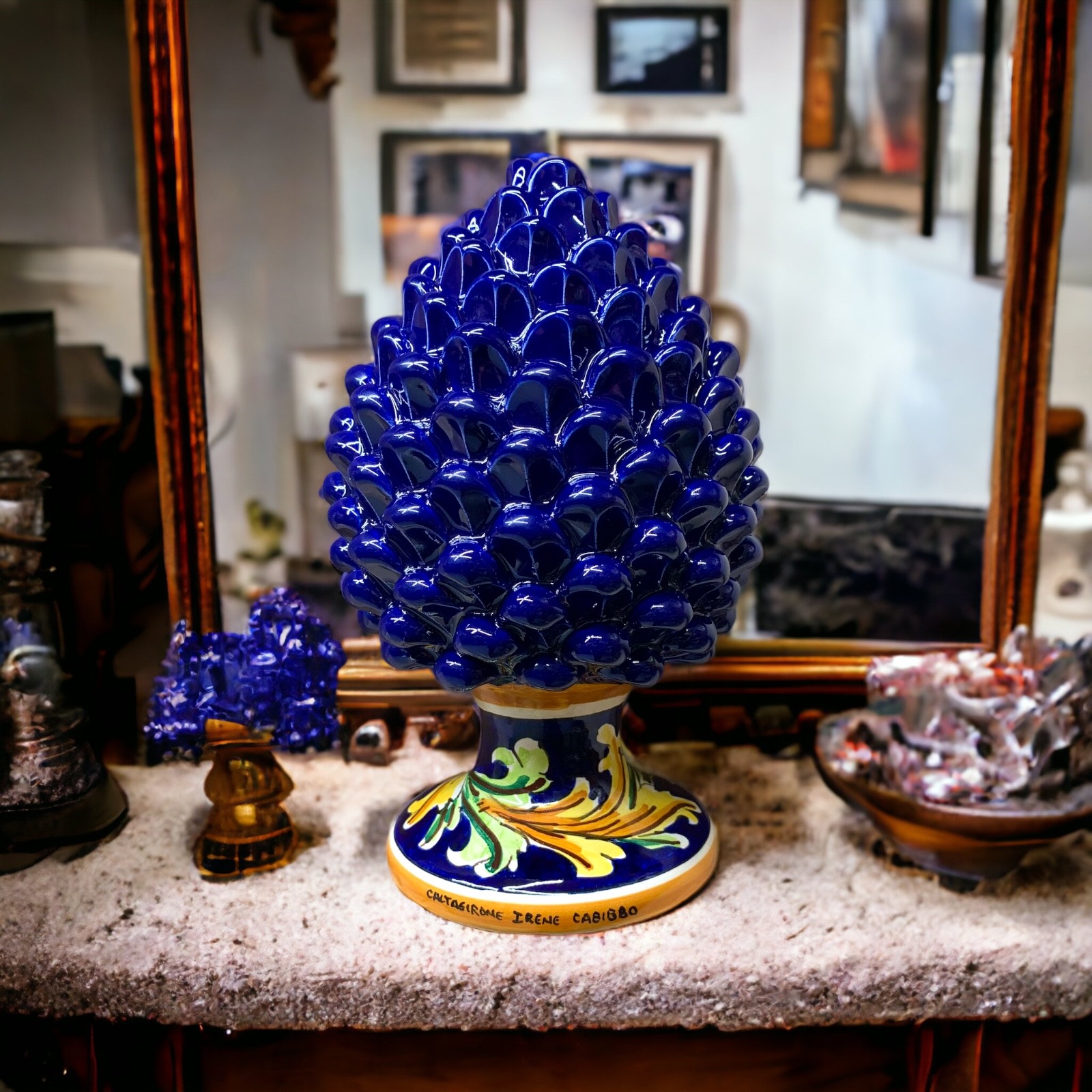 Pigna h.20 dec. Ornato fondo blu cobalto ceramica di Caltagirone