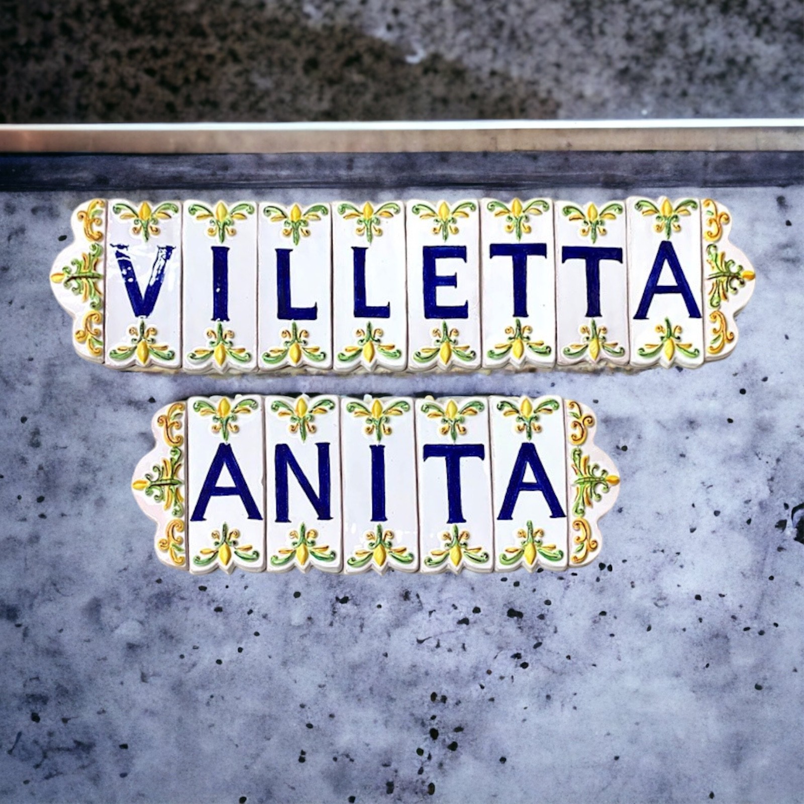 Lettere assortite in ceramica Caltagirone.