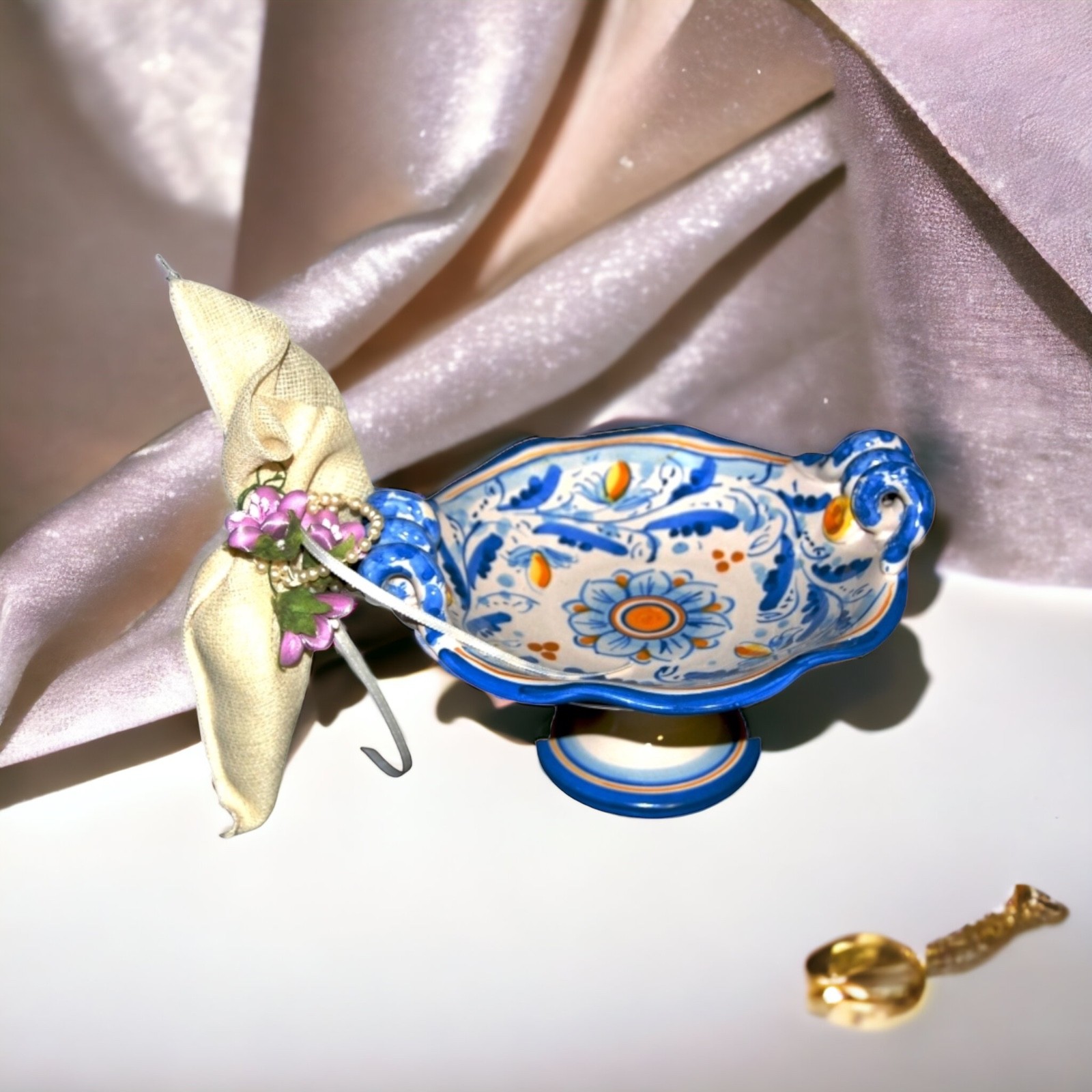 Porta caramelle o cioccolatini da tavolo in ceramica dipinta a mano a Deruta