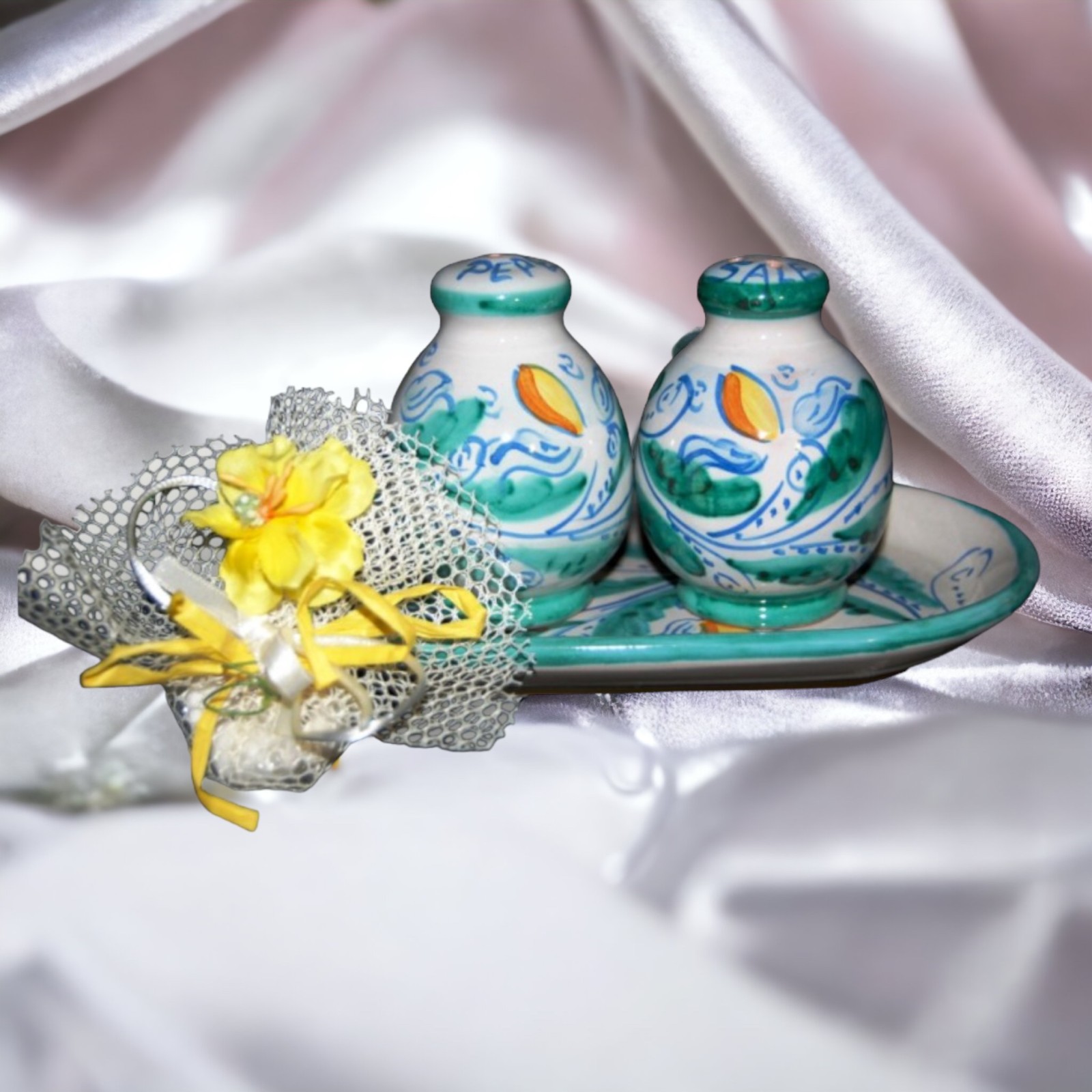 Servizio sale-pepe in ceramica di Caltagirone