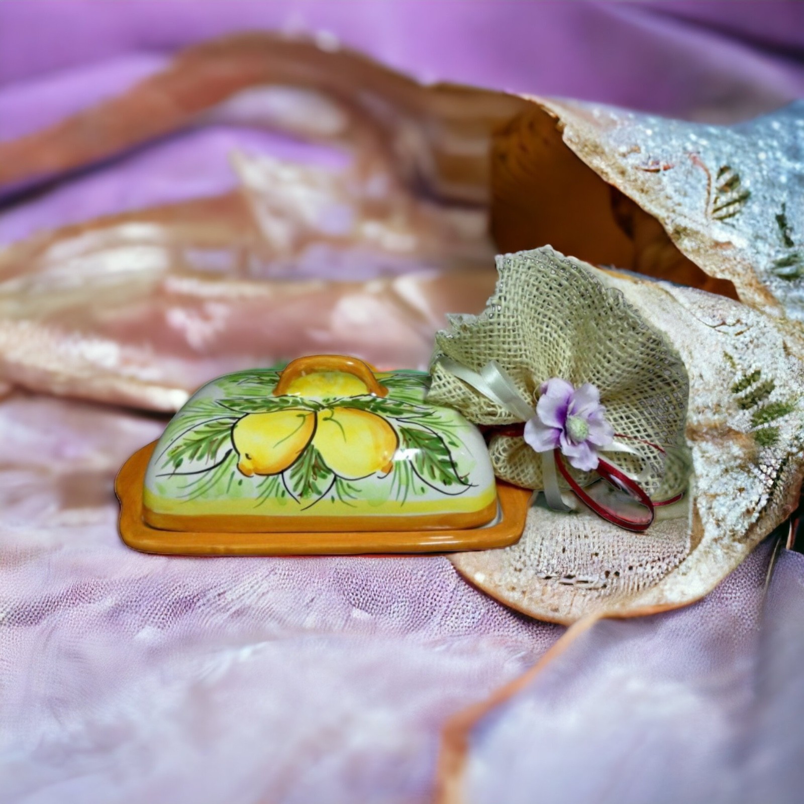 Portaburro in ceramica di Caltagirone