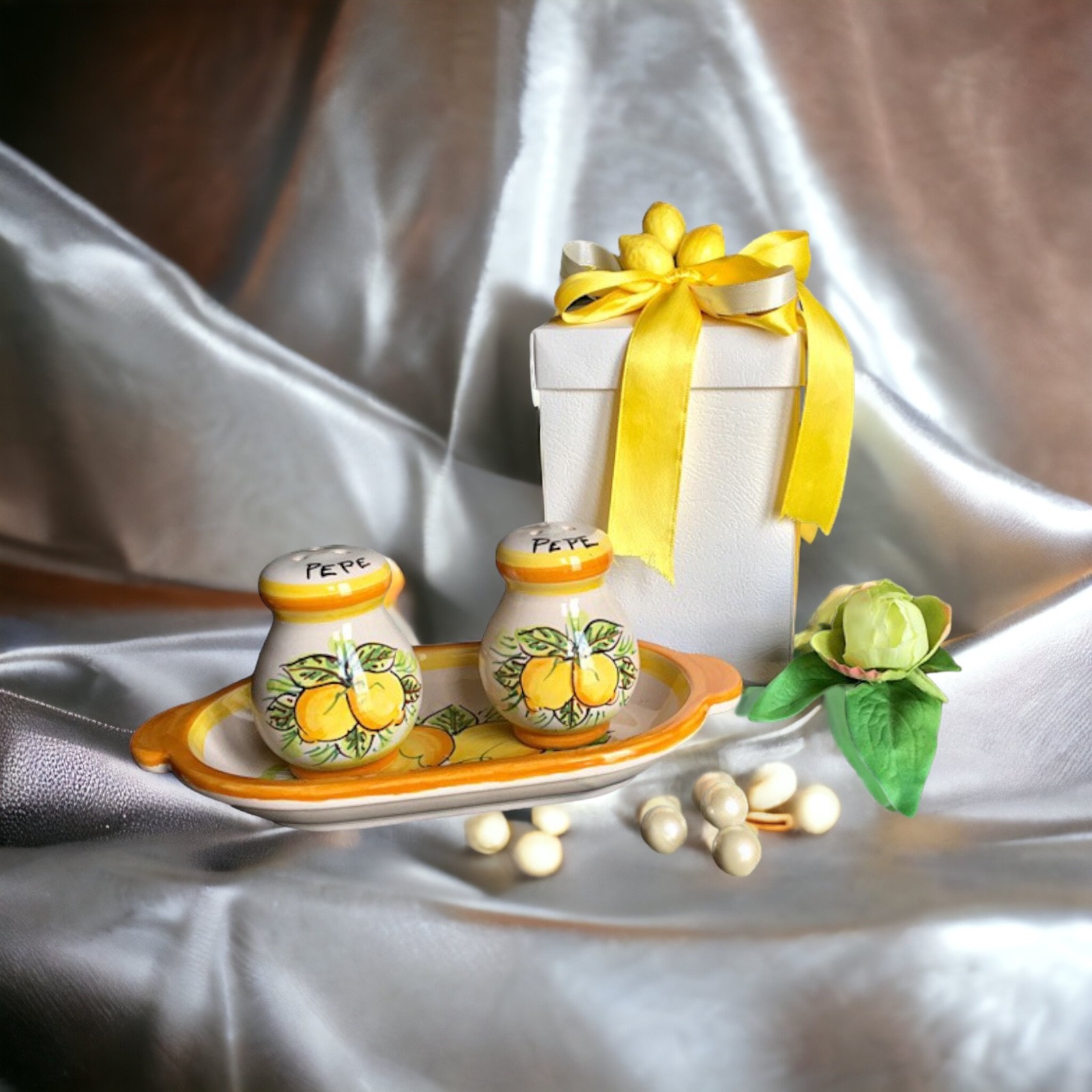 Servizio sale-pepe  in ceramica di Caltagirone