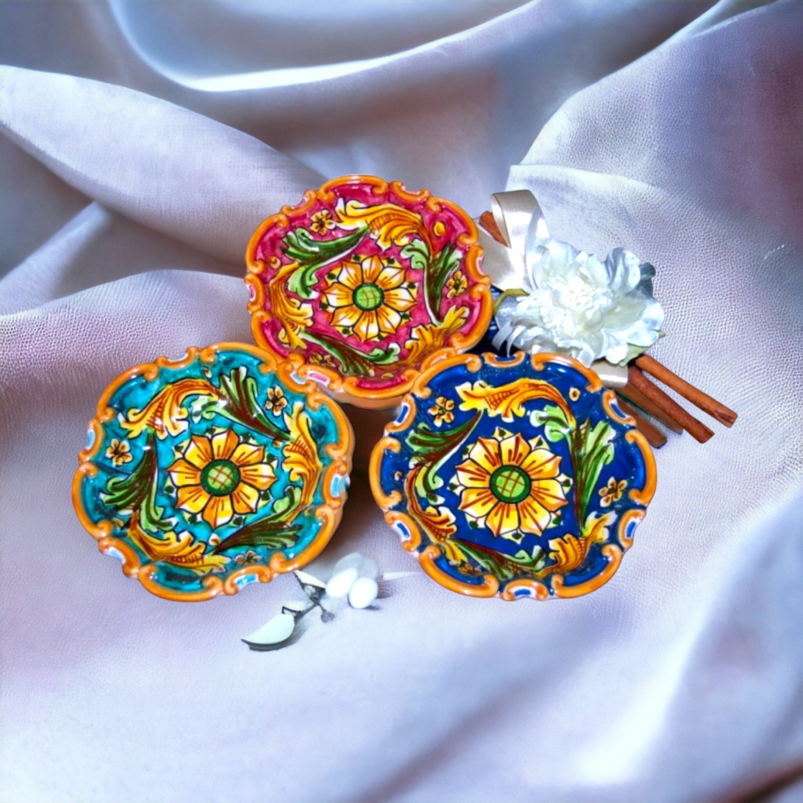 Ciotola barocca porta caramelle in ceramica di Caltagirone