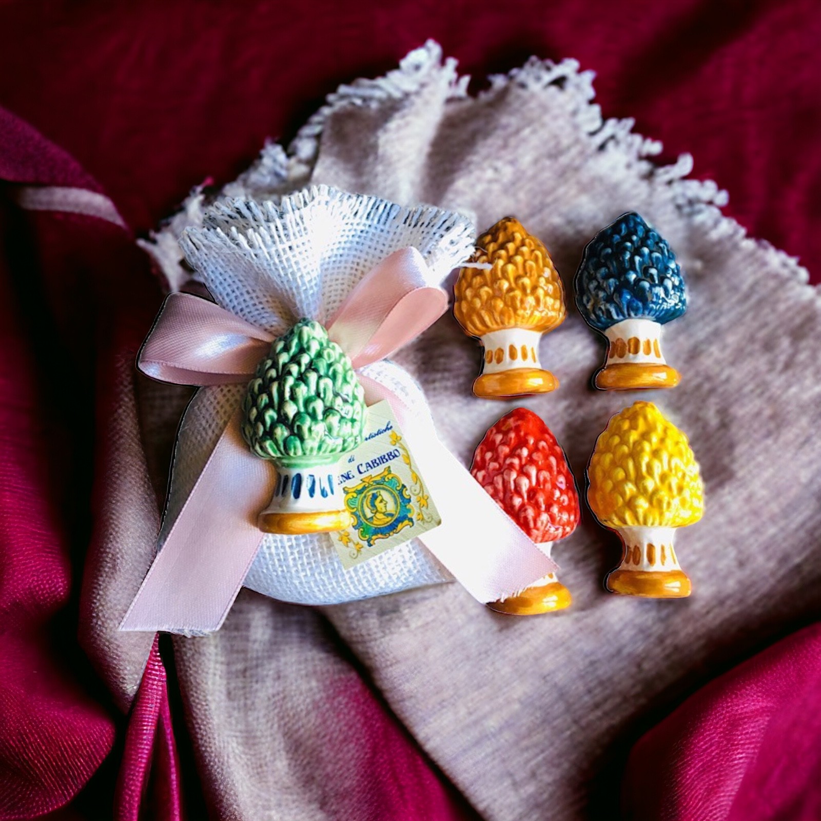 Pigna con magnete in Ceramica di Caltagirone
