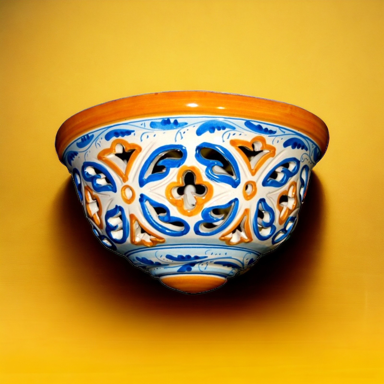 Gerla o fioriera in ceramica di Caltagirone
