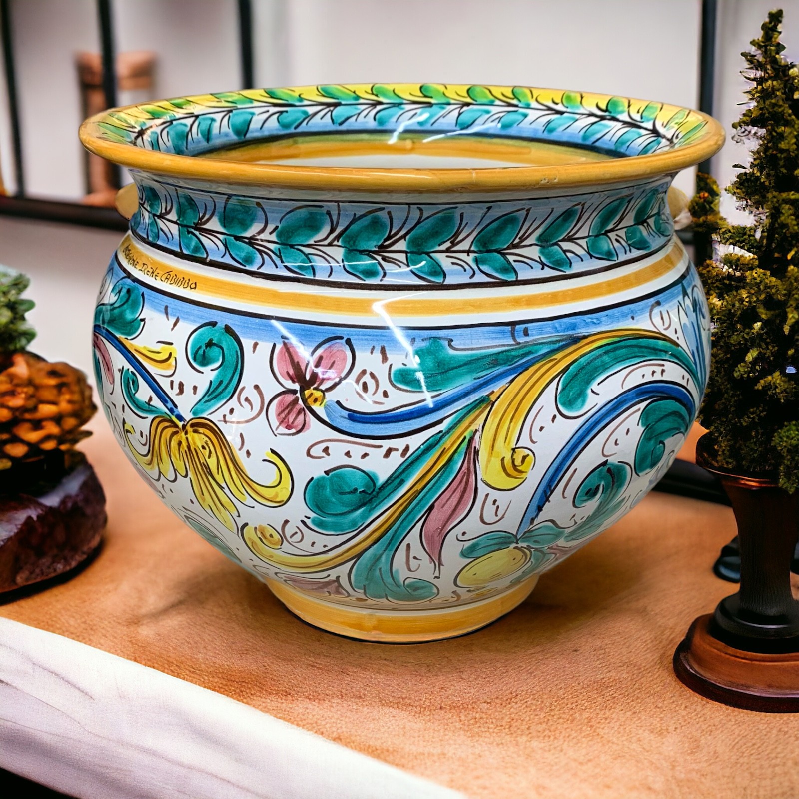 Vaso porta piante decoro antico in ceramica di Caltagirone