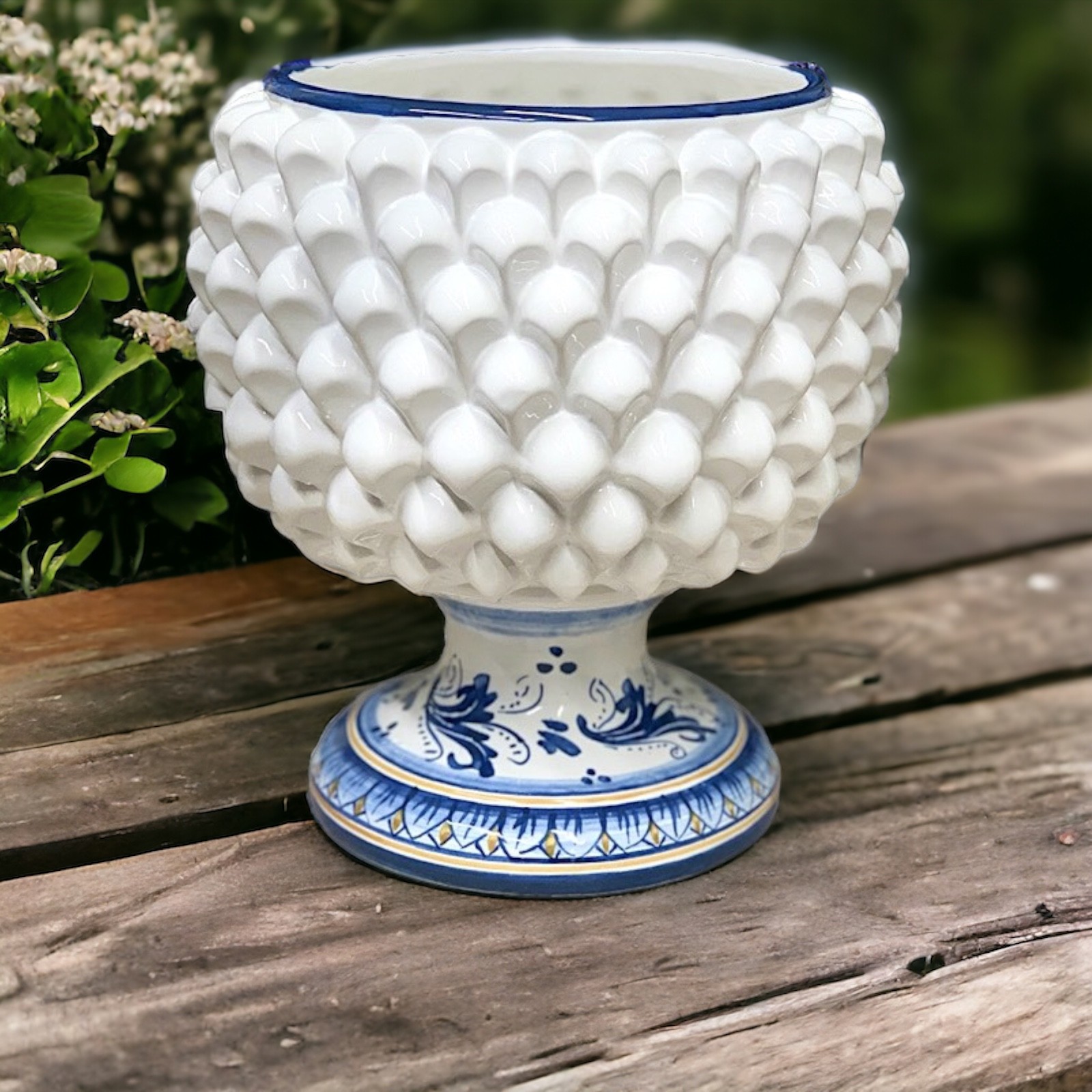 Mezza Pigna porta piante Bianca in ceramica di Caltagirone