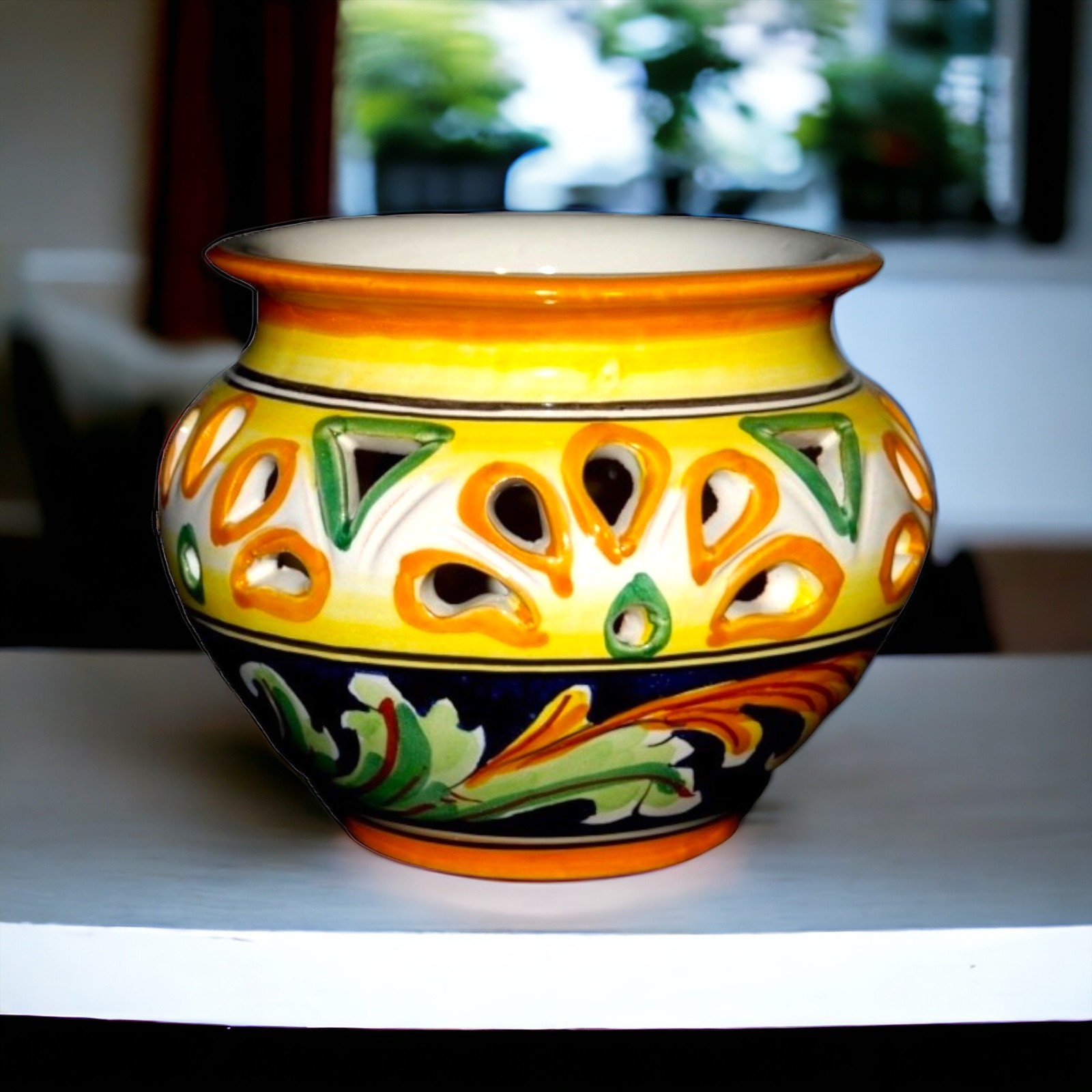 Portavasi Traforato decoro Ornato in ceramica di Caltagirone