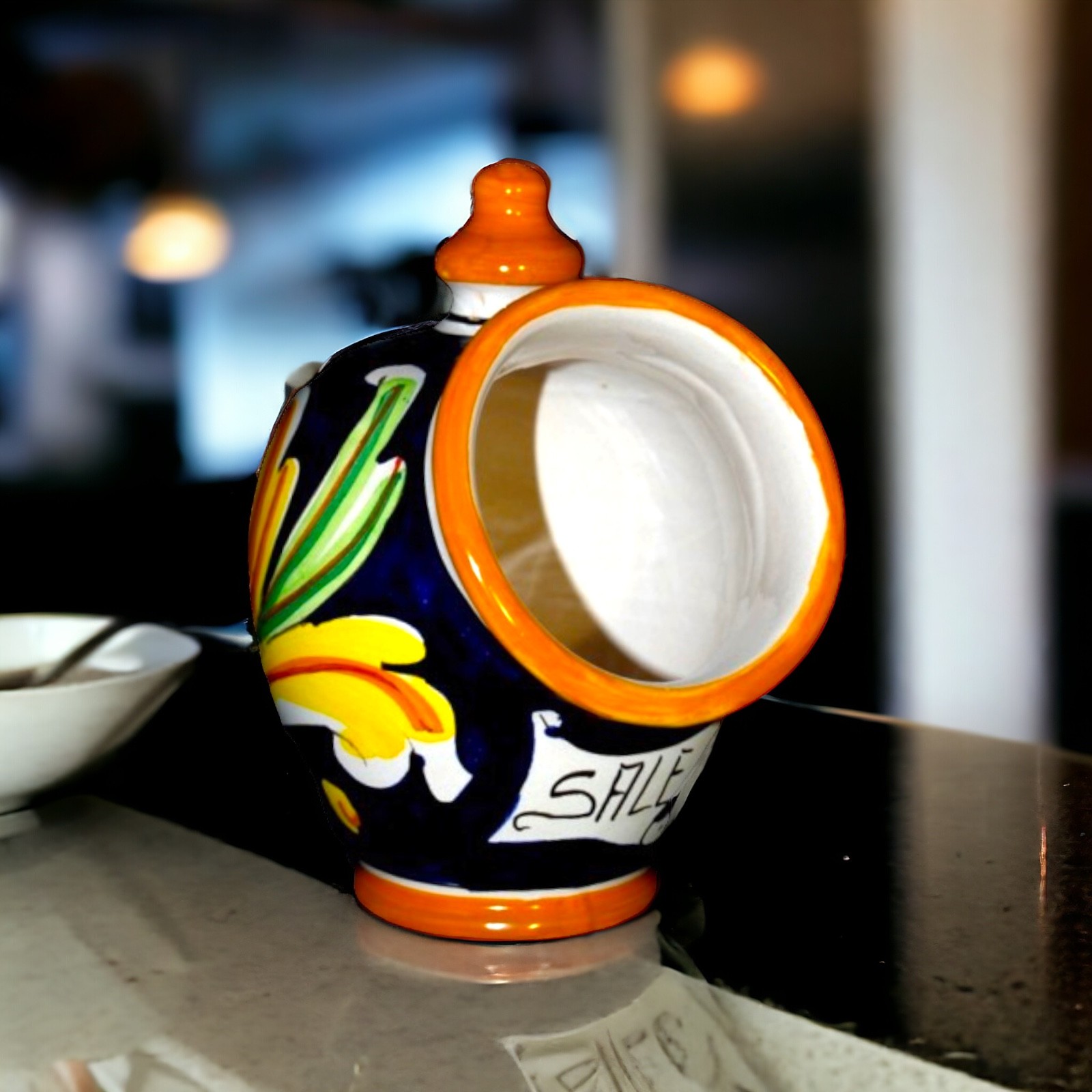 Saliera in ceramica di Caltagirone