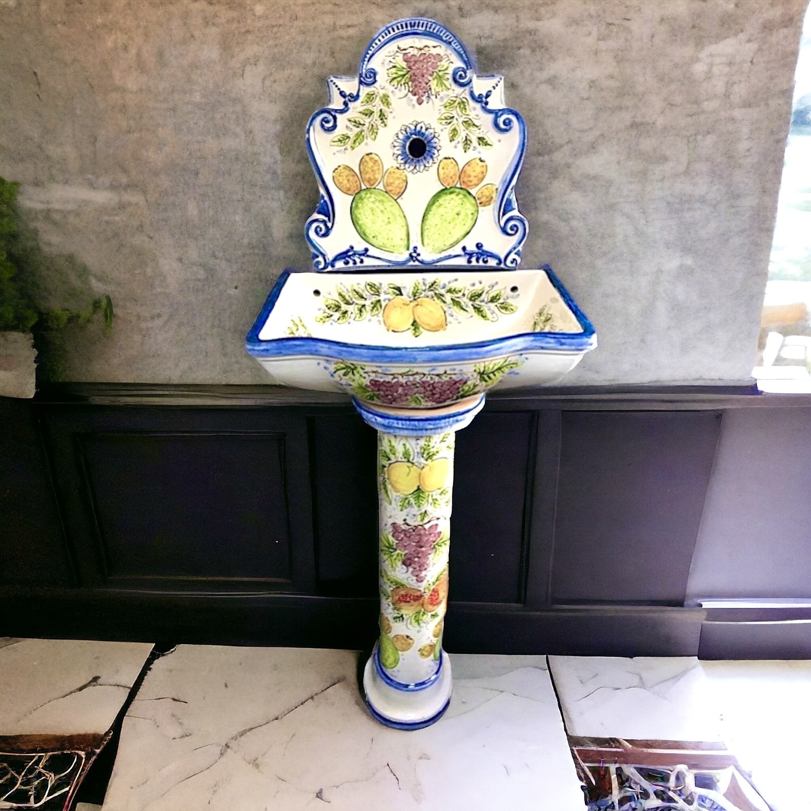 Fontana in ceramica di Caltagirone