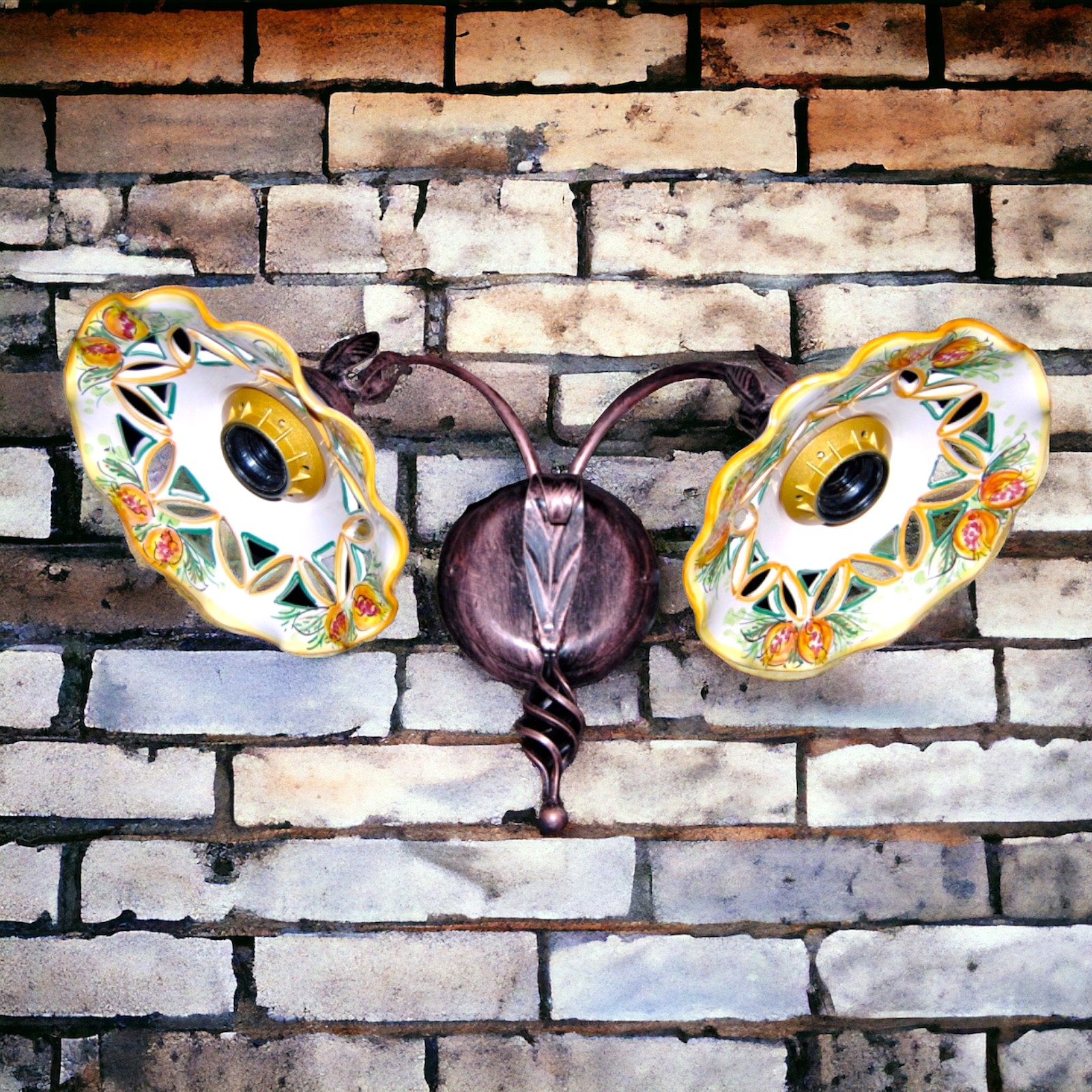 Applique a due luci in ceramica di Caltagirone