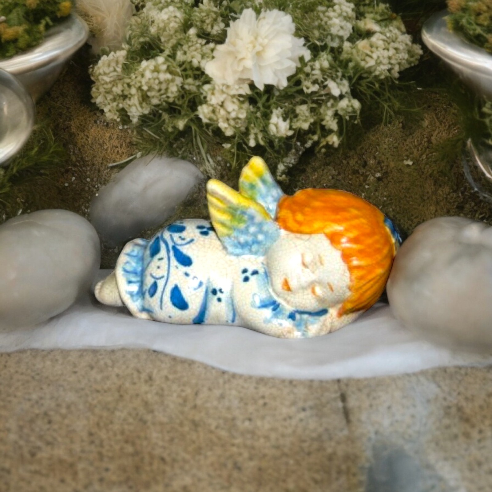 Angelo dormiente in ceramica di Caltagirone