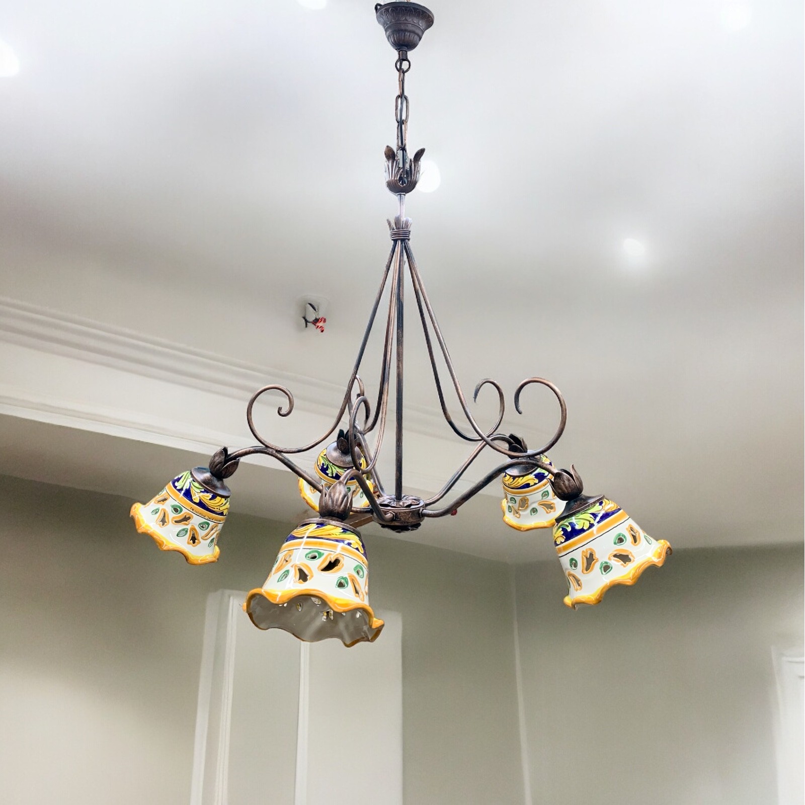 Lampadario traforato a 5 luci ceramica di Caltagirone