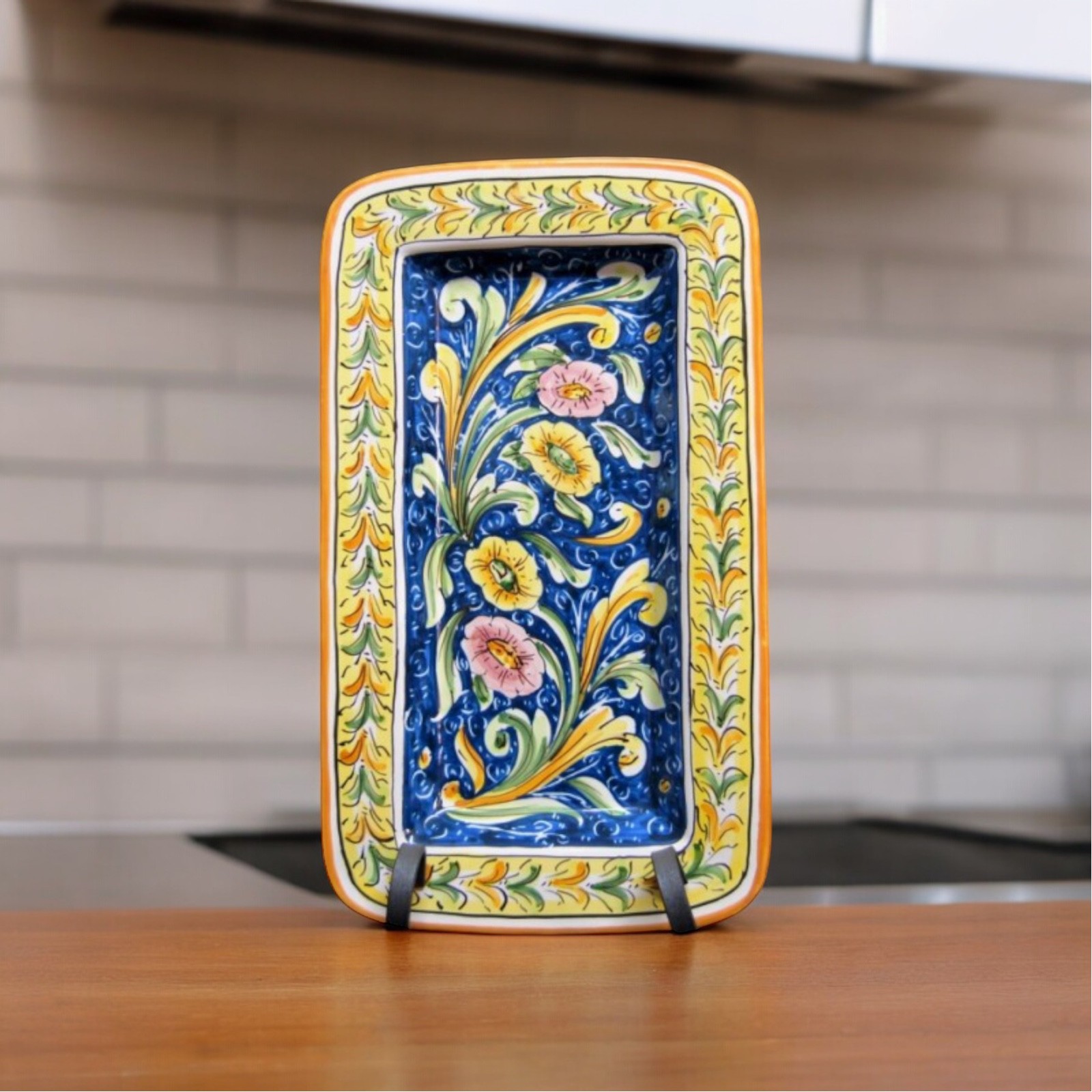 Piatto rettangolare decoro reale in ceramica di Caltagirone