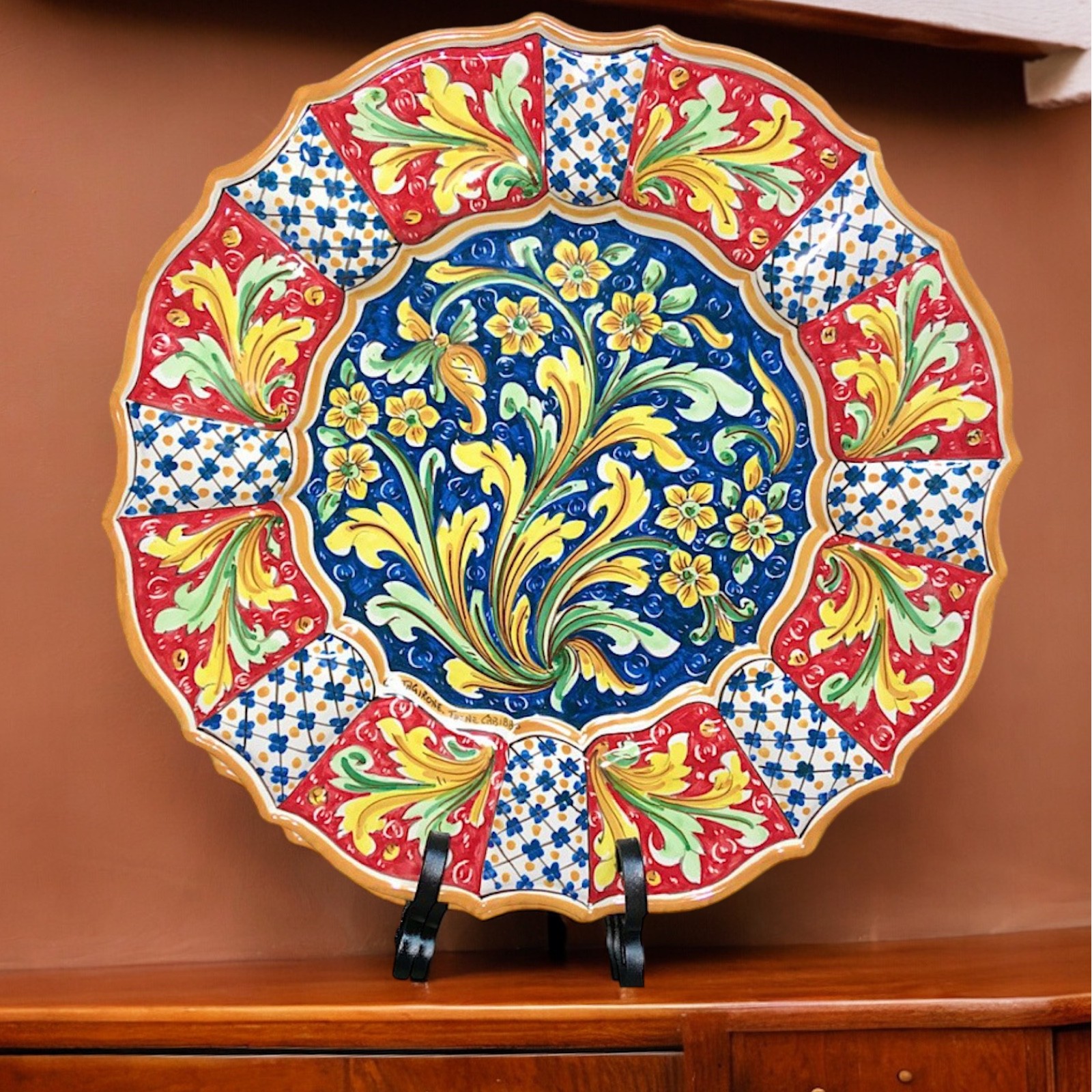 Piatto barocco in ceramica di Caltagirone