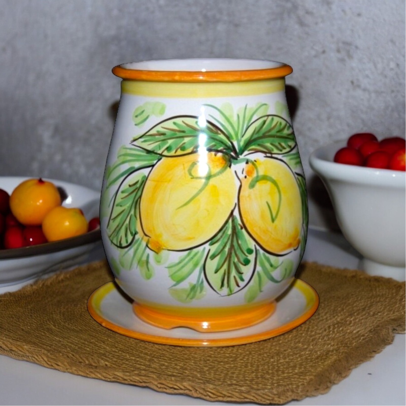 Scolaposate/Portamestoli dec. Frutta in ceramica di Caltagirone