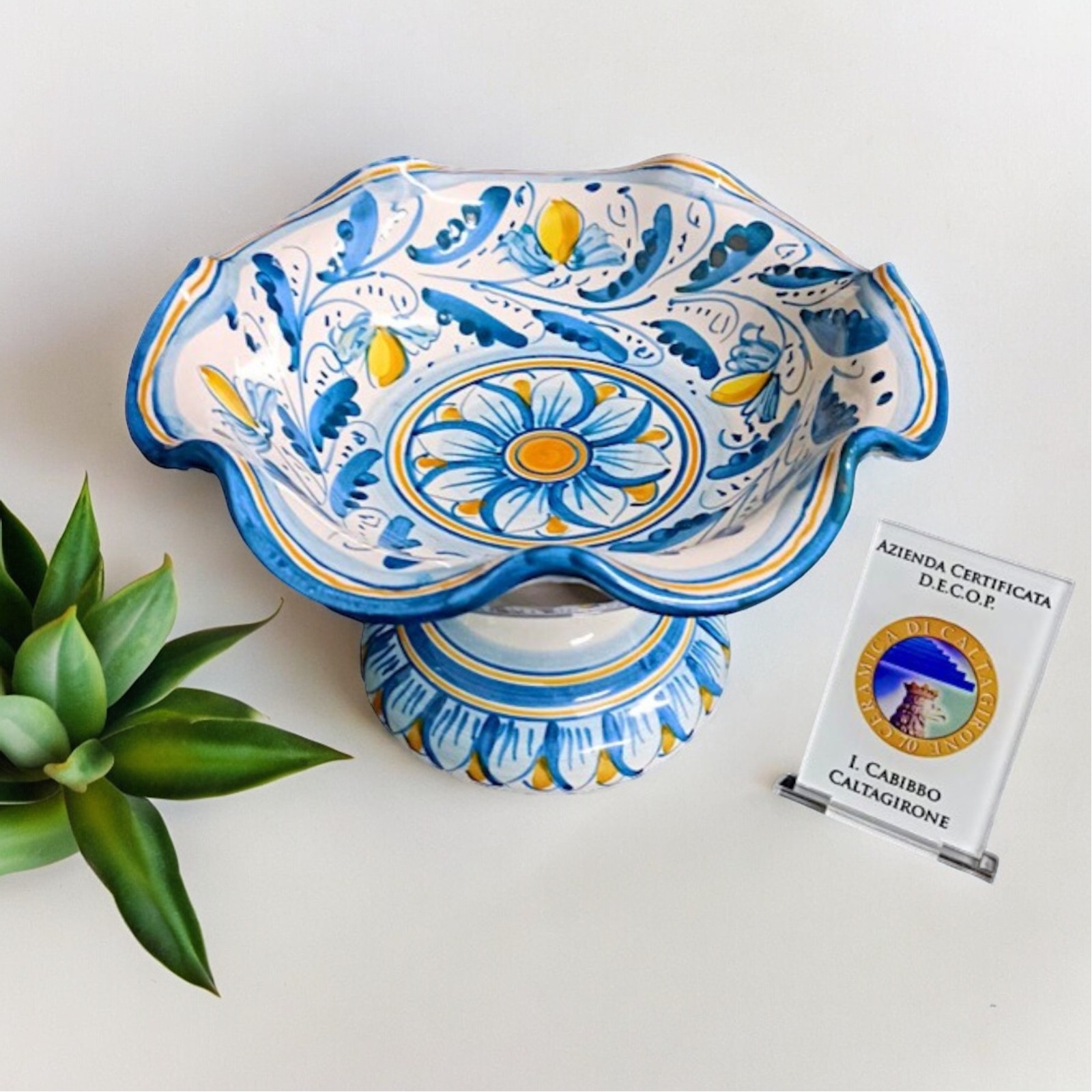 Centrotavola con alzata dec. del '600 in ceramica di Caltagirone