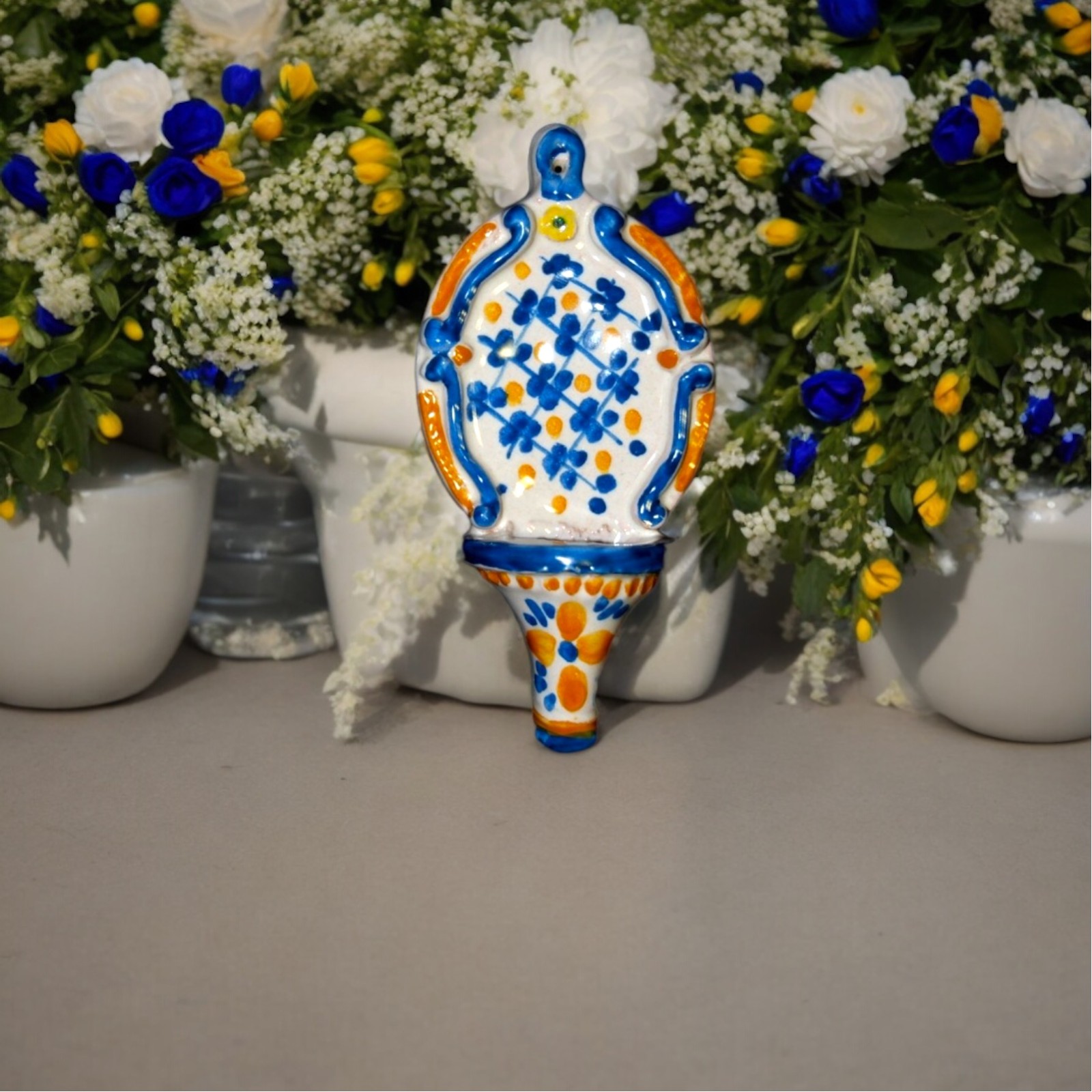 Acquasantiera in ceramica di Caltagirone