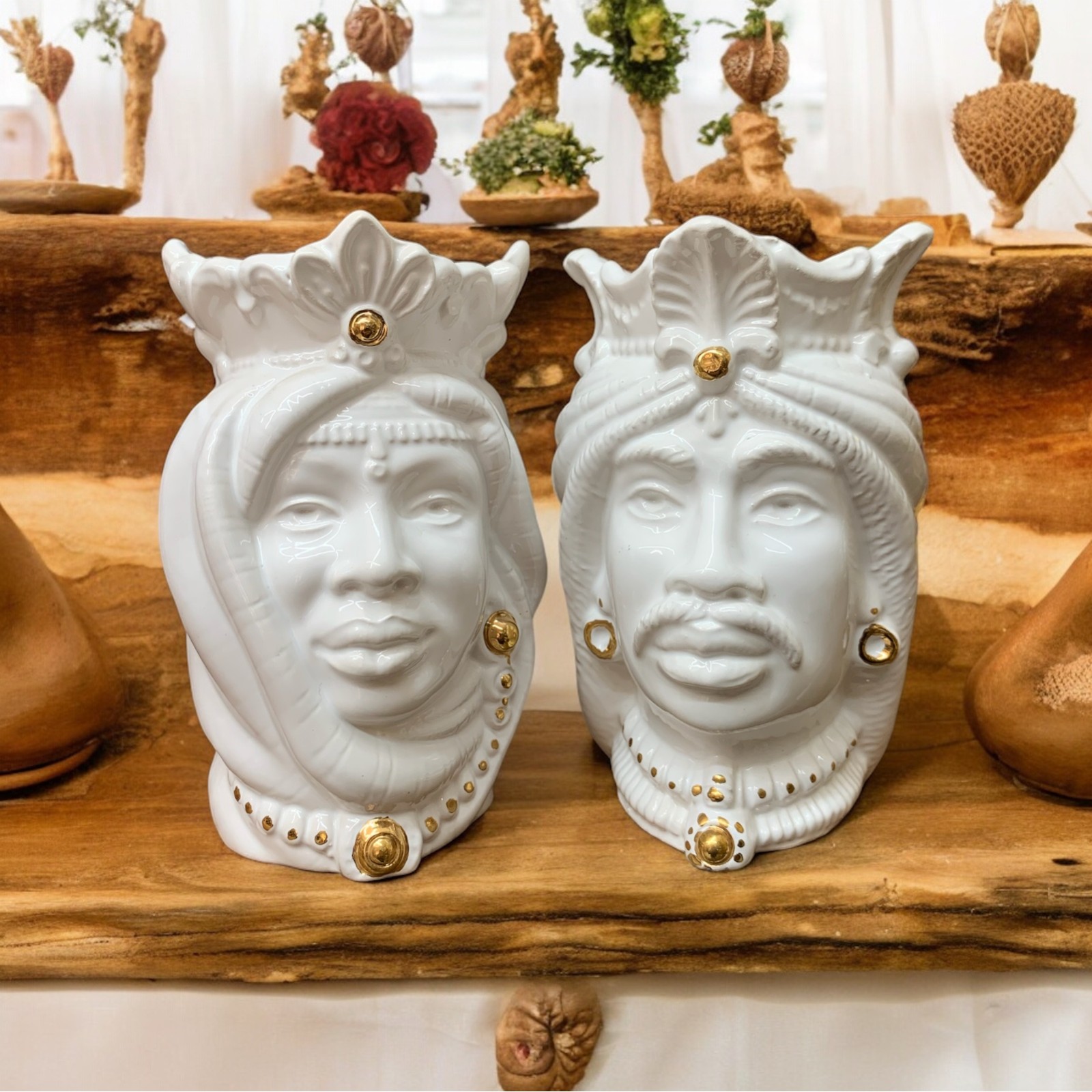 Testa di moro con particolari in oro in ceramica di Caltagirone