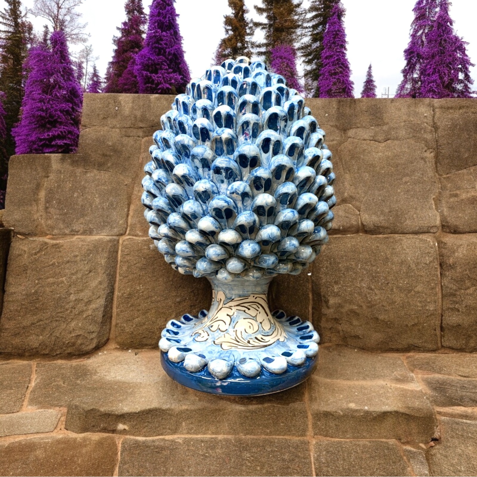 Pigna h.30 blu antico con piccioli in ceramica di Caltagirone