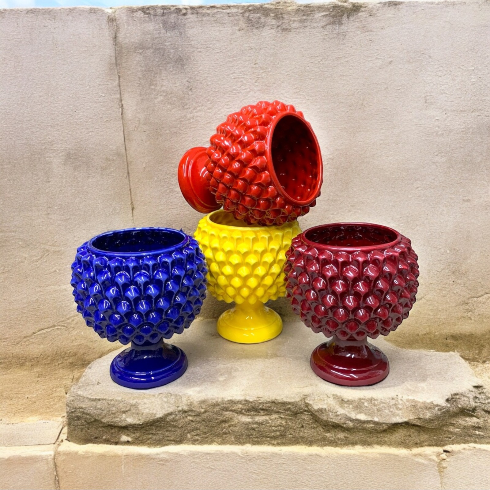 Pigna a portavaso in ceramica di Caltagirone