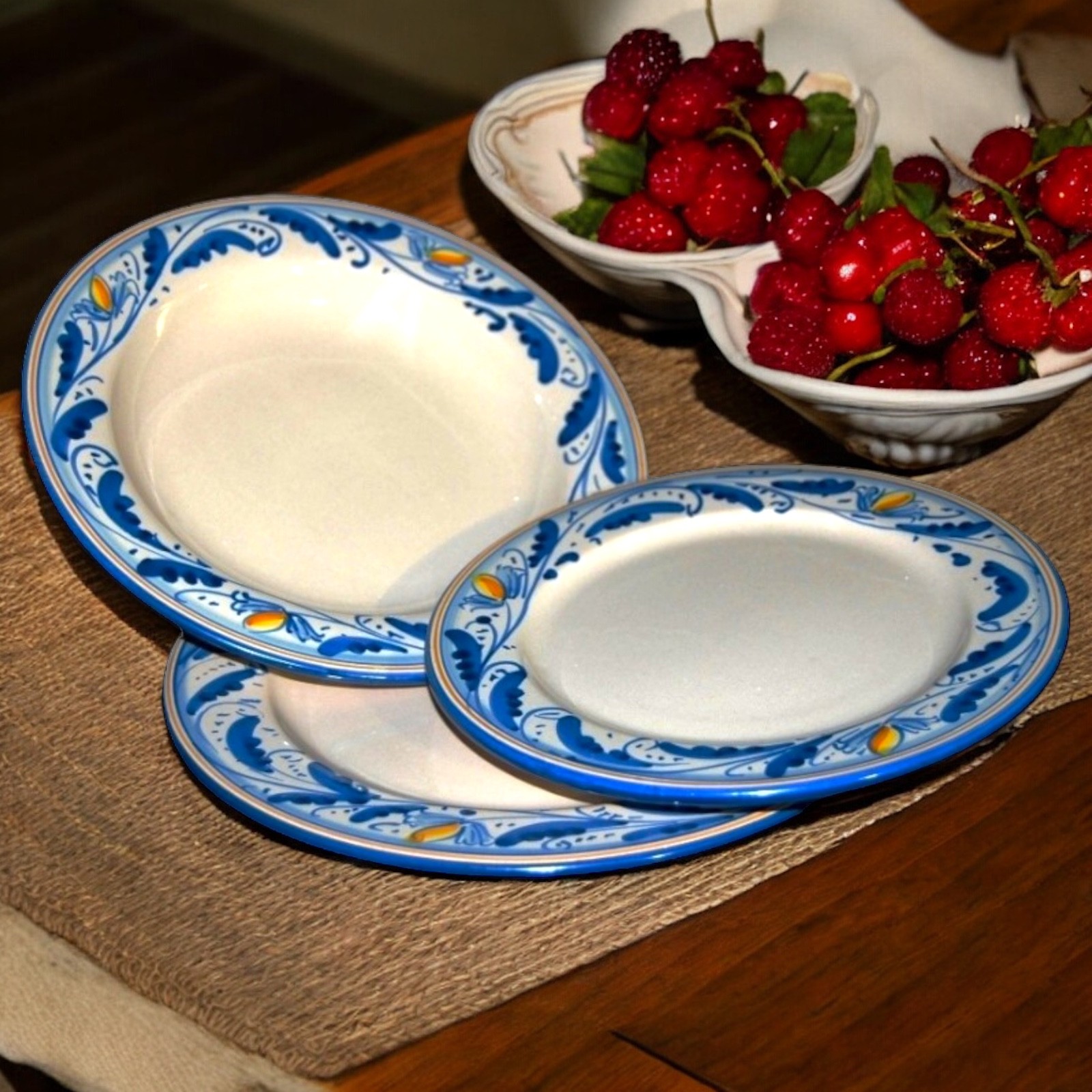 Servizio di piatti dec. '600 in ceramica di Caltagirone