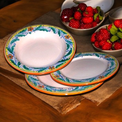 Servizio di piatti dec. '600 in ceramica di Caltagirone