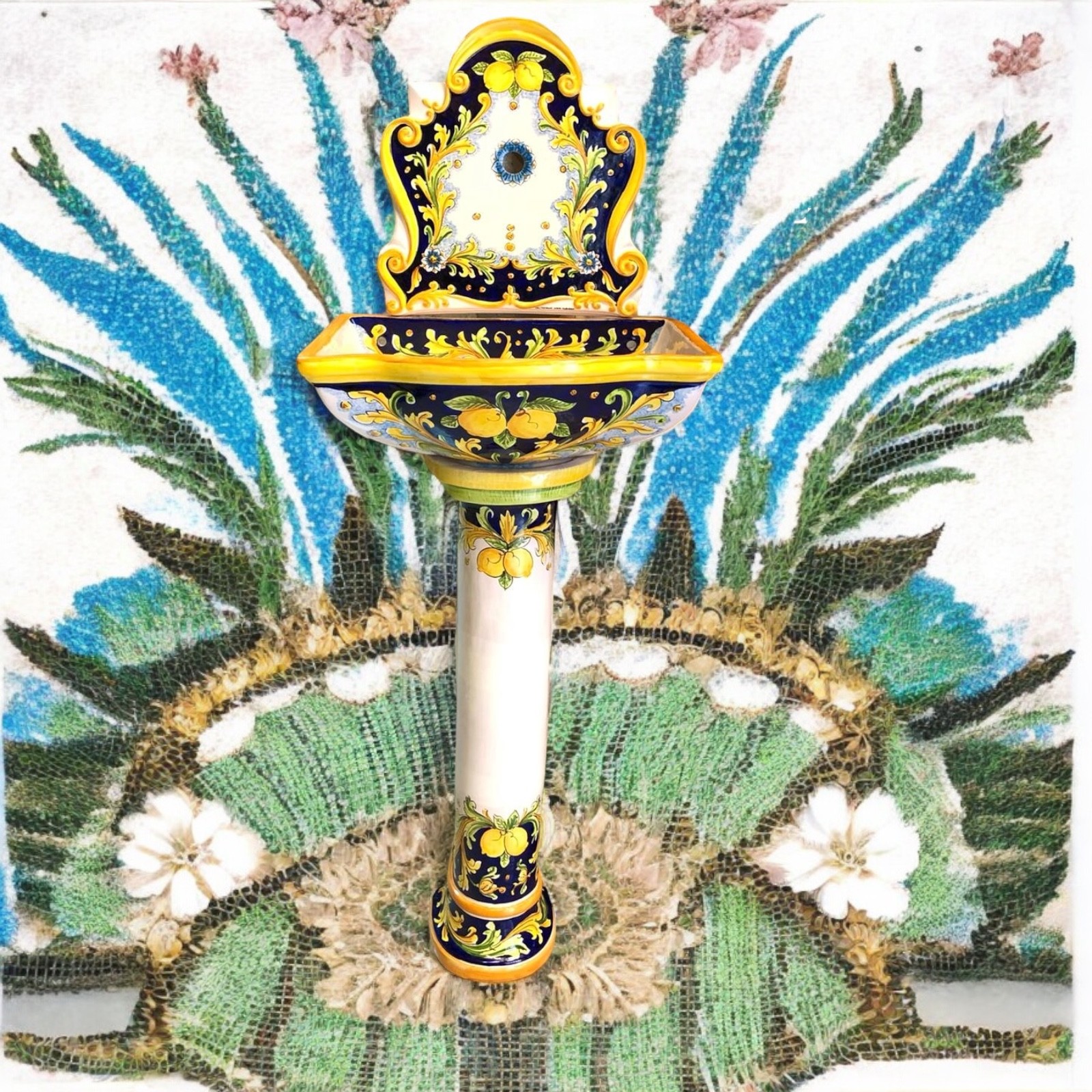 Fontana da esterno e interno in ceramica di Caltagirone
