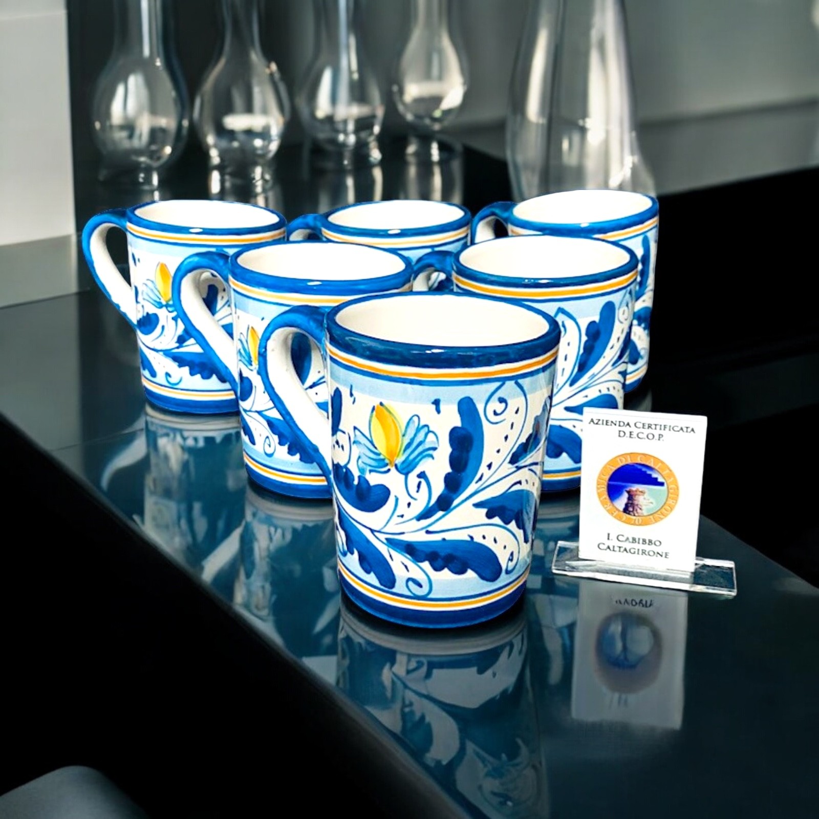 Bicchiere con manico da vino in ceramica di Caltagirone