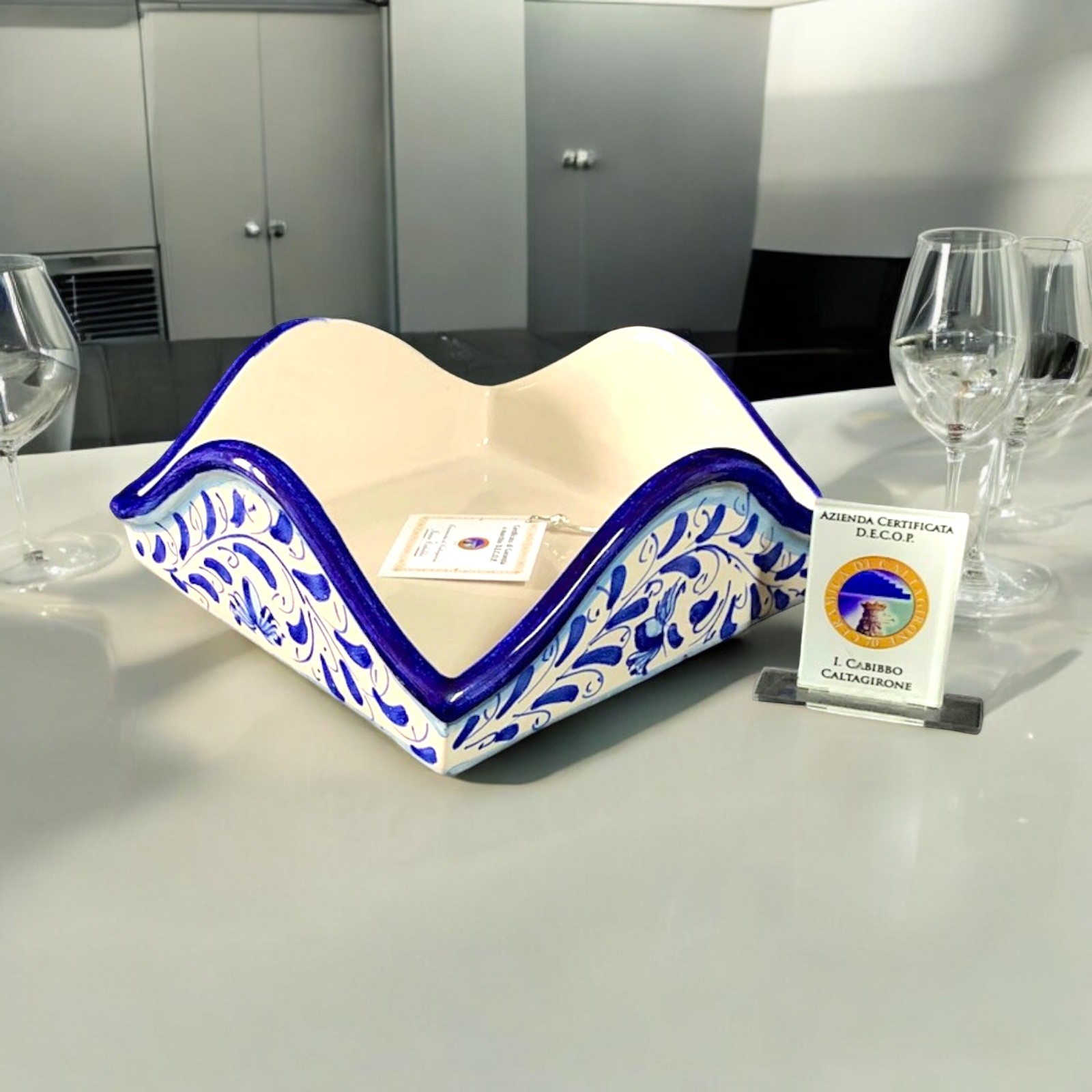 Portatovaglioli decoro '600 in ceramica di Caltagirone