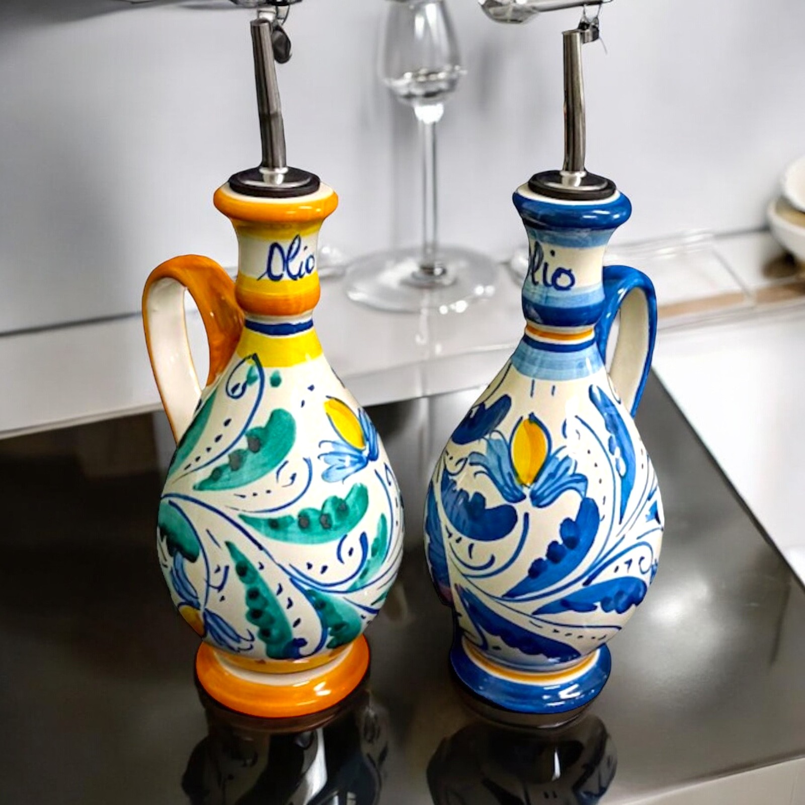 Bottiglia Olio e aceto decoro del '600 in ceramica di Caltagirone
