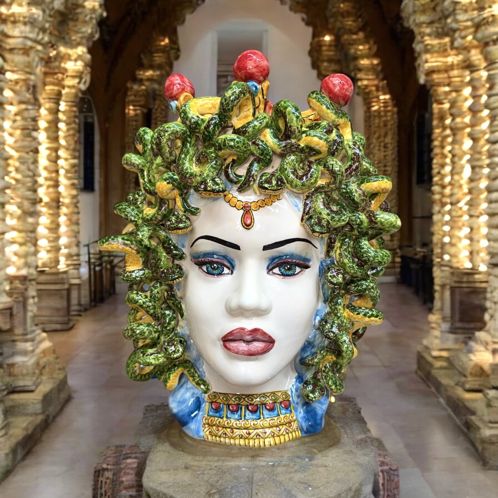 Medusa in ceramica di Caltagirone