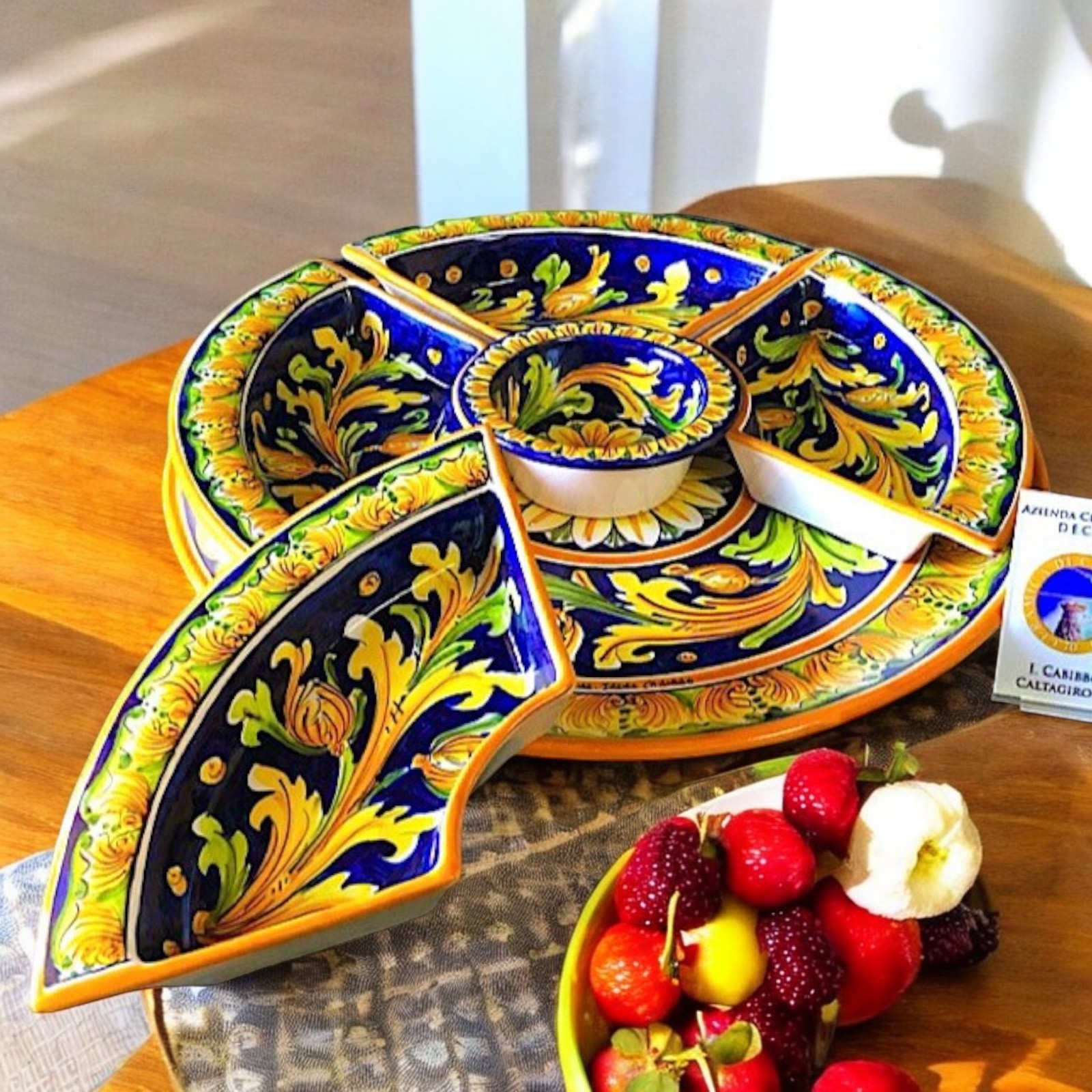 Antipastiera dec. ornato in ceramica di Caltagirone