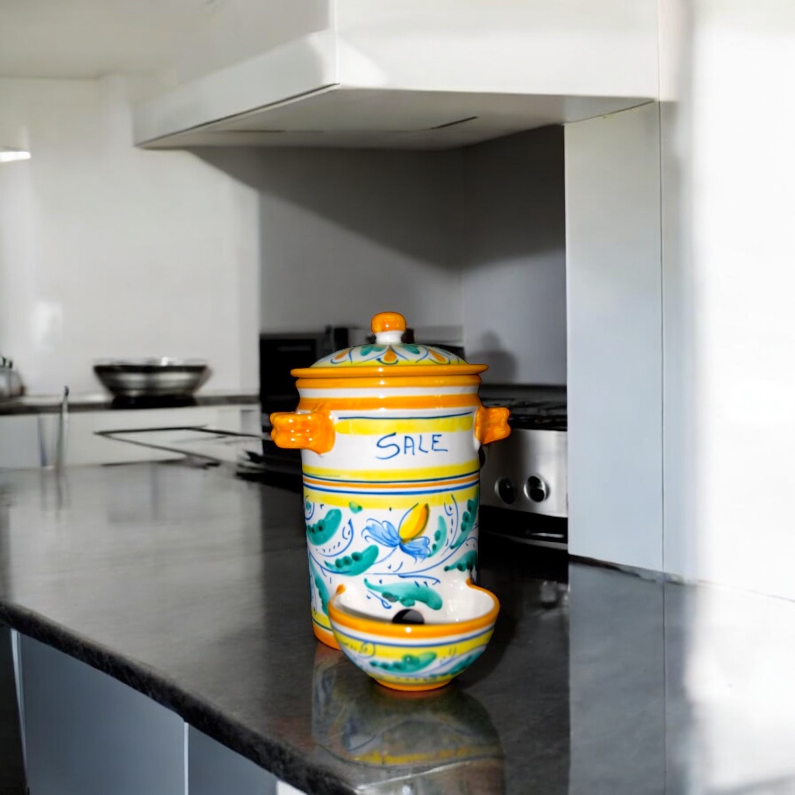Saliera antica in ceramica di Caltagirone