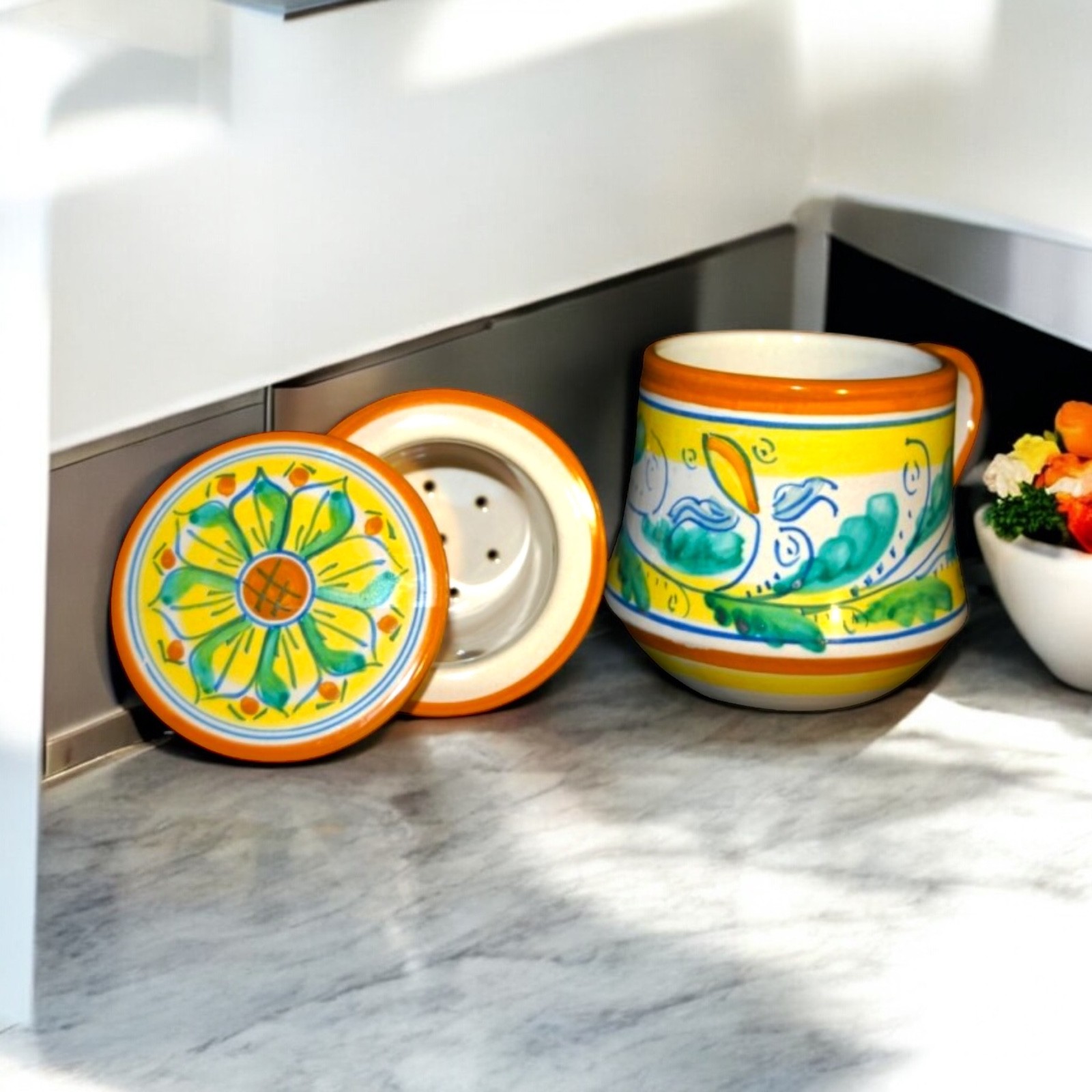 Tisaniera/teiera dec. '600 in ceramica di Caltagirone