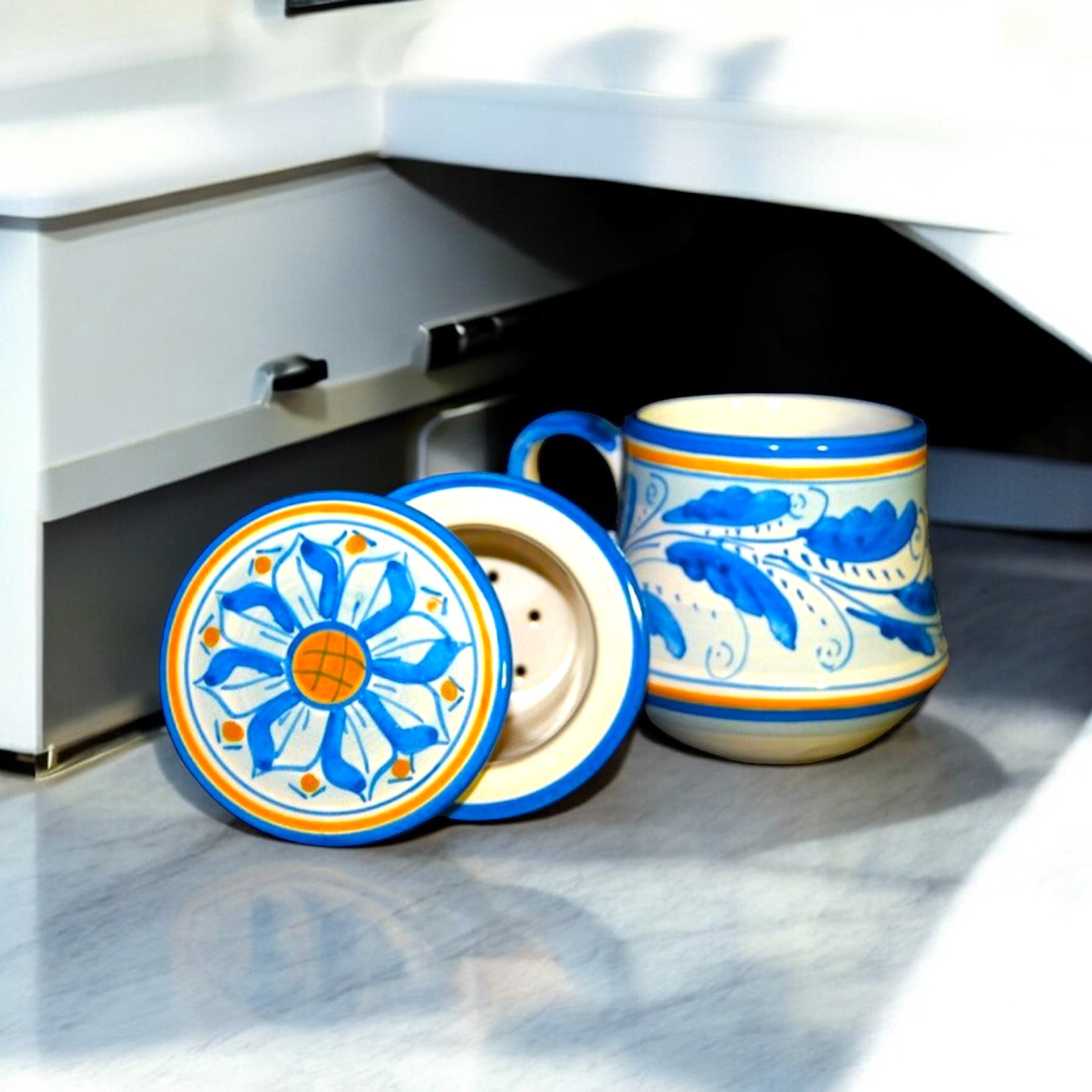 Tisaniera/teiera dec. '600 in ceramica di Caltagirone