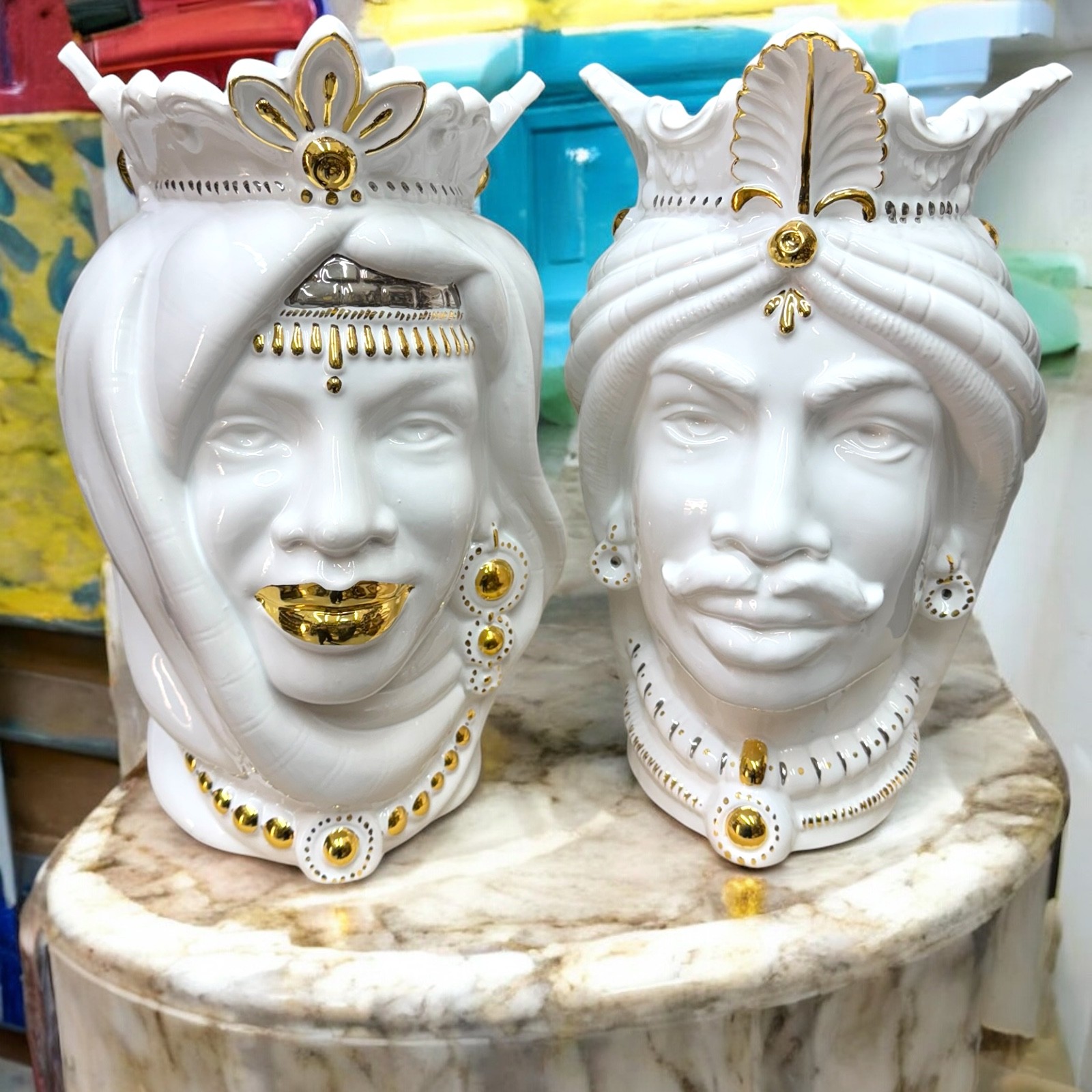 Teste di moro h.36 con oro e platino in ceramica di Caltagirone