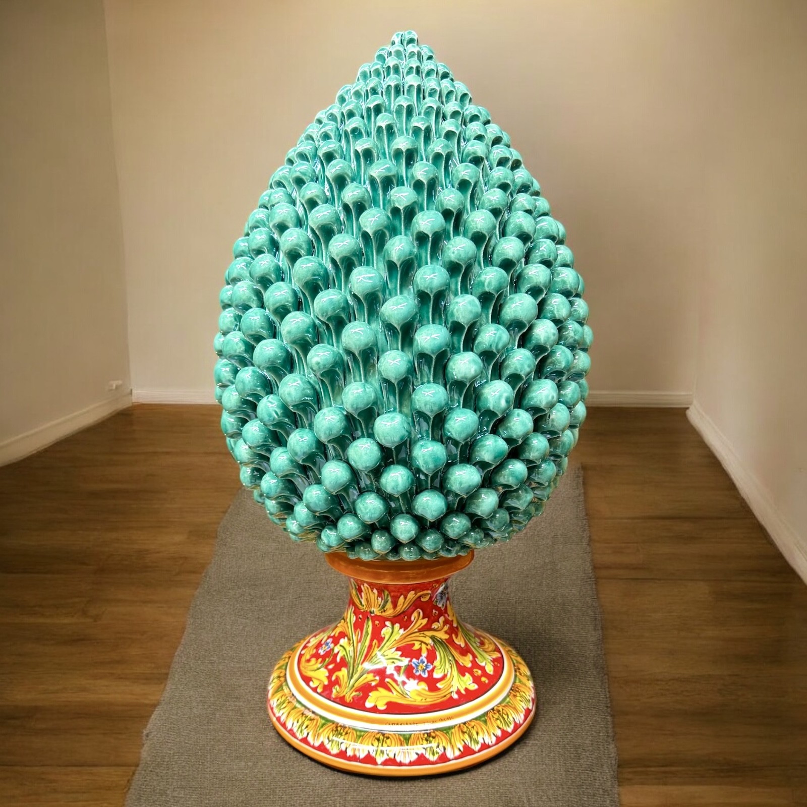 Pigna grande h.50cm con ornato in ceramica di Caltagirone