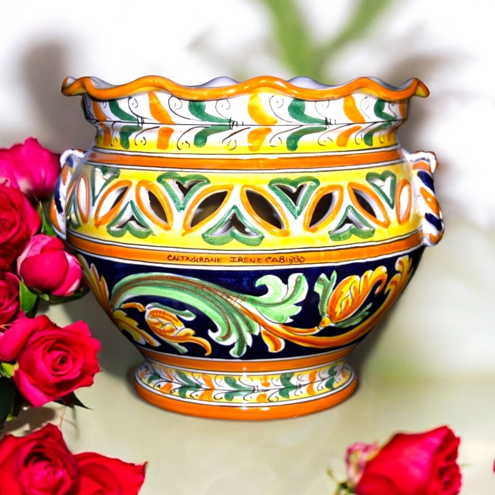 Portavasi traforato decoro Ornato in ceramica di Caltagirone