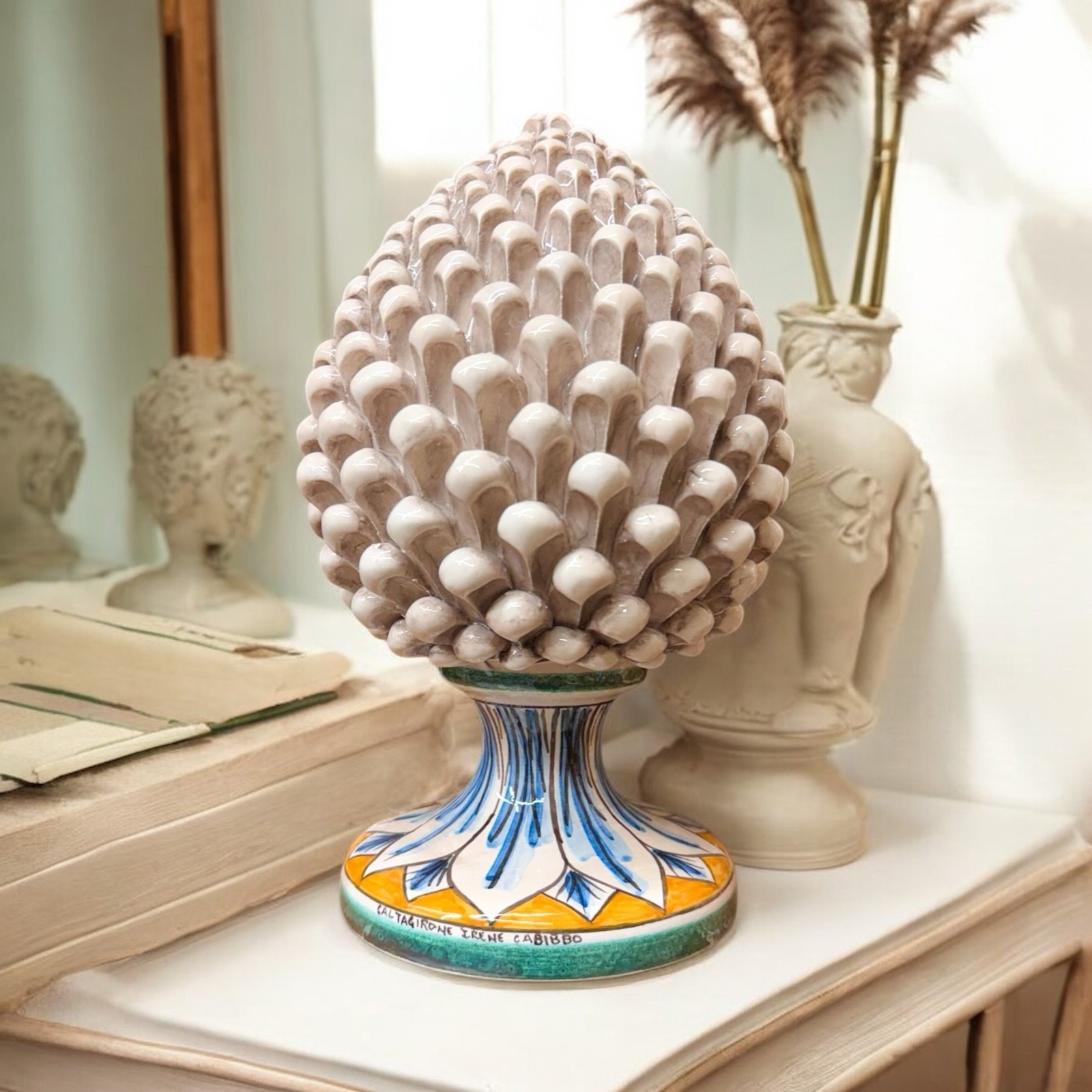 Pigna h.30 fumè con particolari in ceramica di Caltagirone