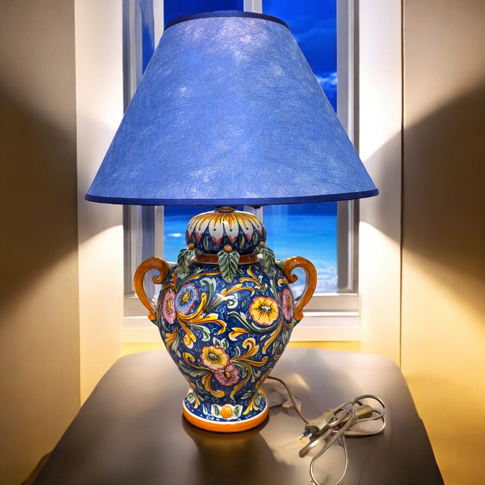 Lume in ceramica di Caltagirone decoro ornato blu