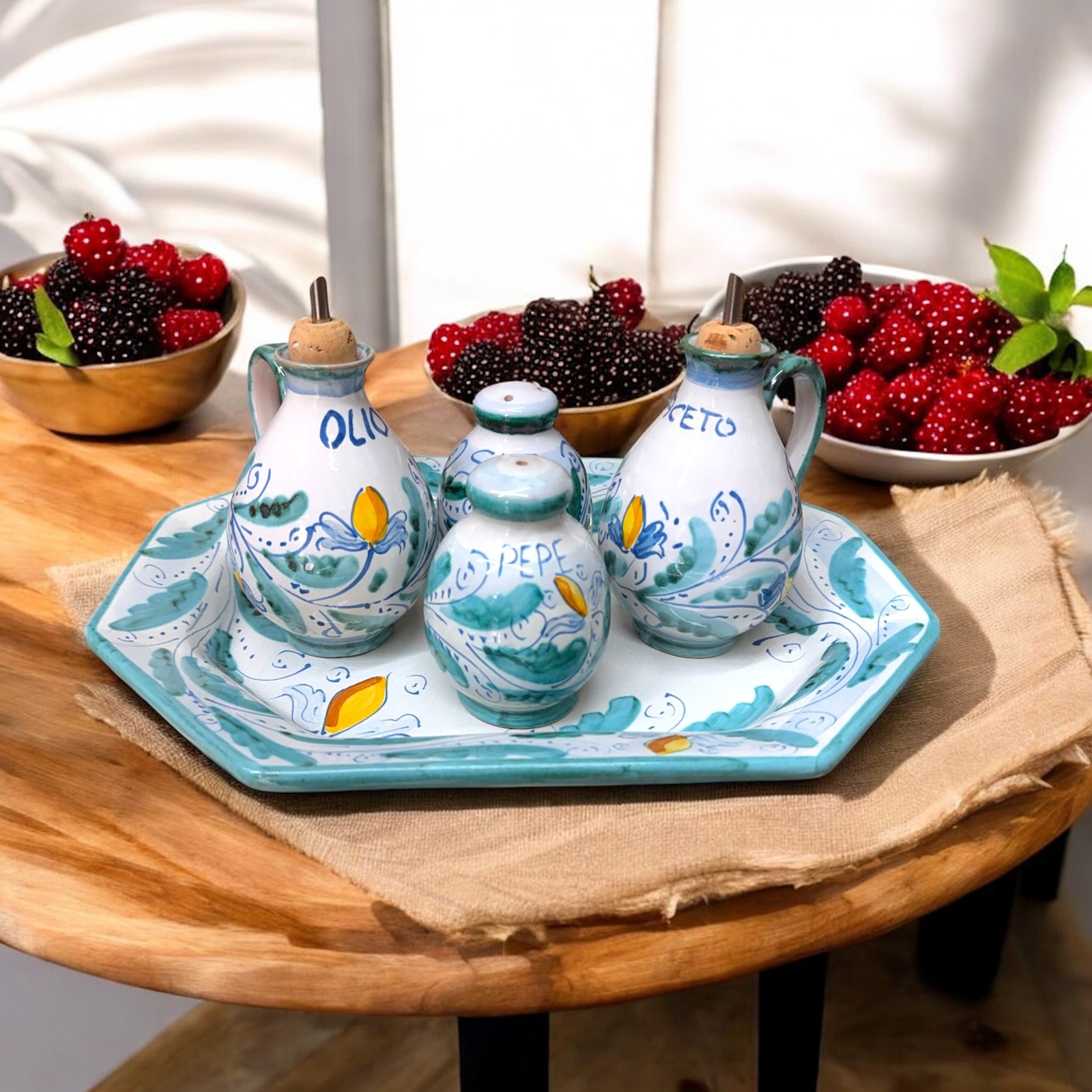 Set/menage Olio, Aceto, Sale, Pepe dec. '600 in ceramica di Caltagirone