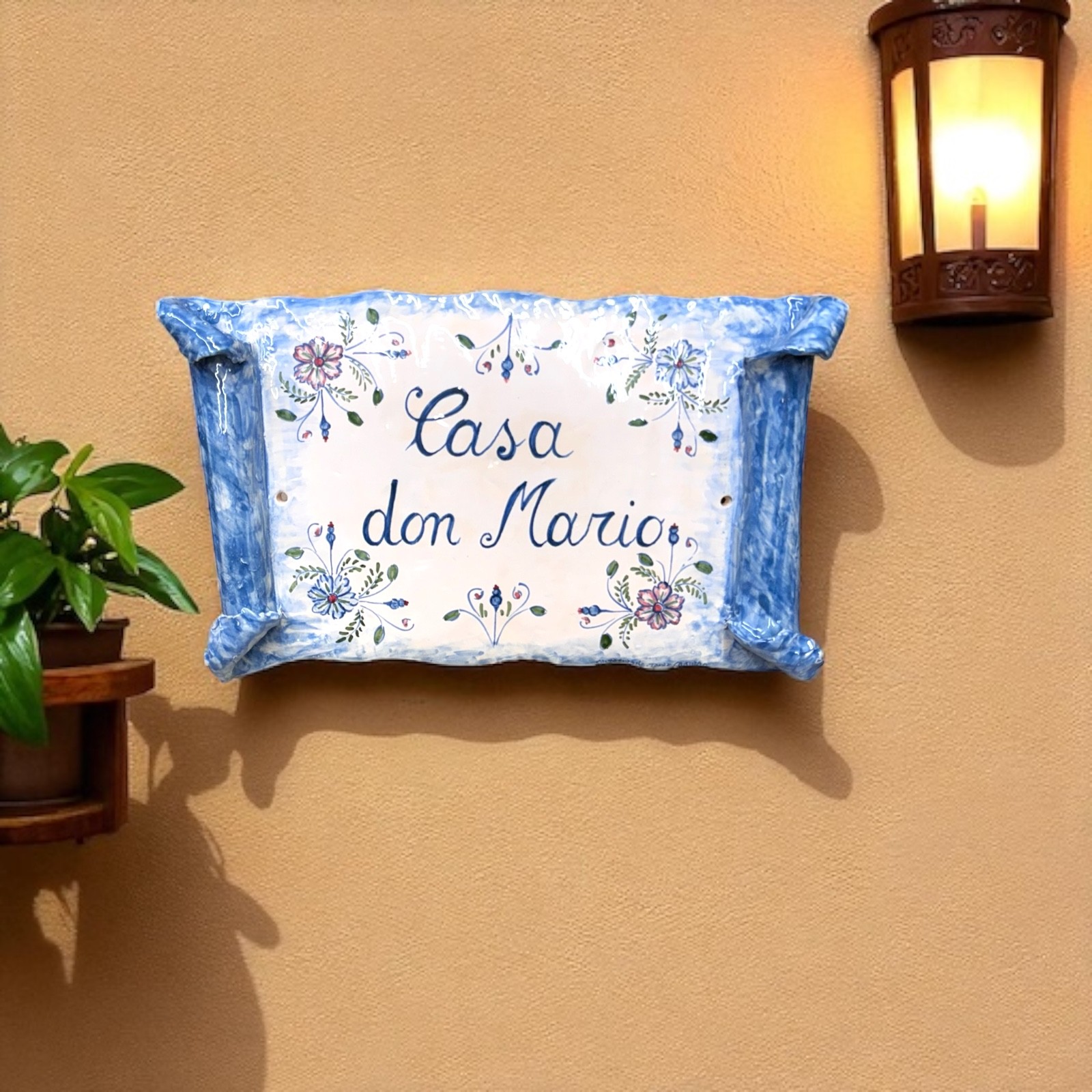 Targa a pergamena da interno ed esterno in ceramica di Caltagirone