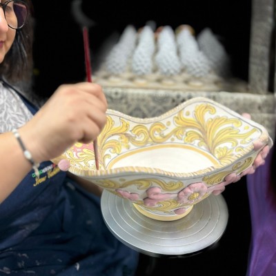 Centro tavola a coffa in ceramica dí Caltagirone