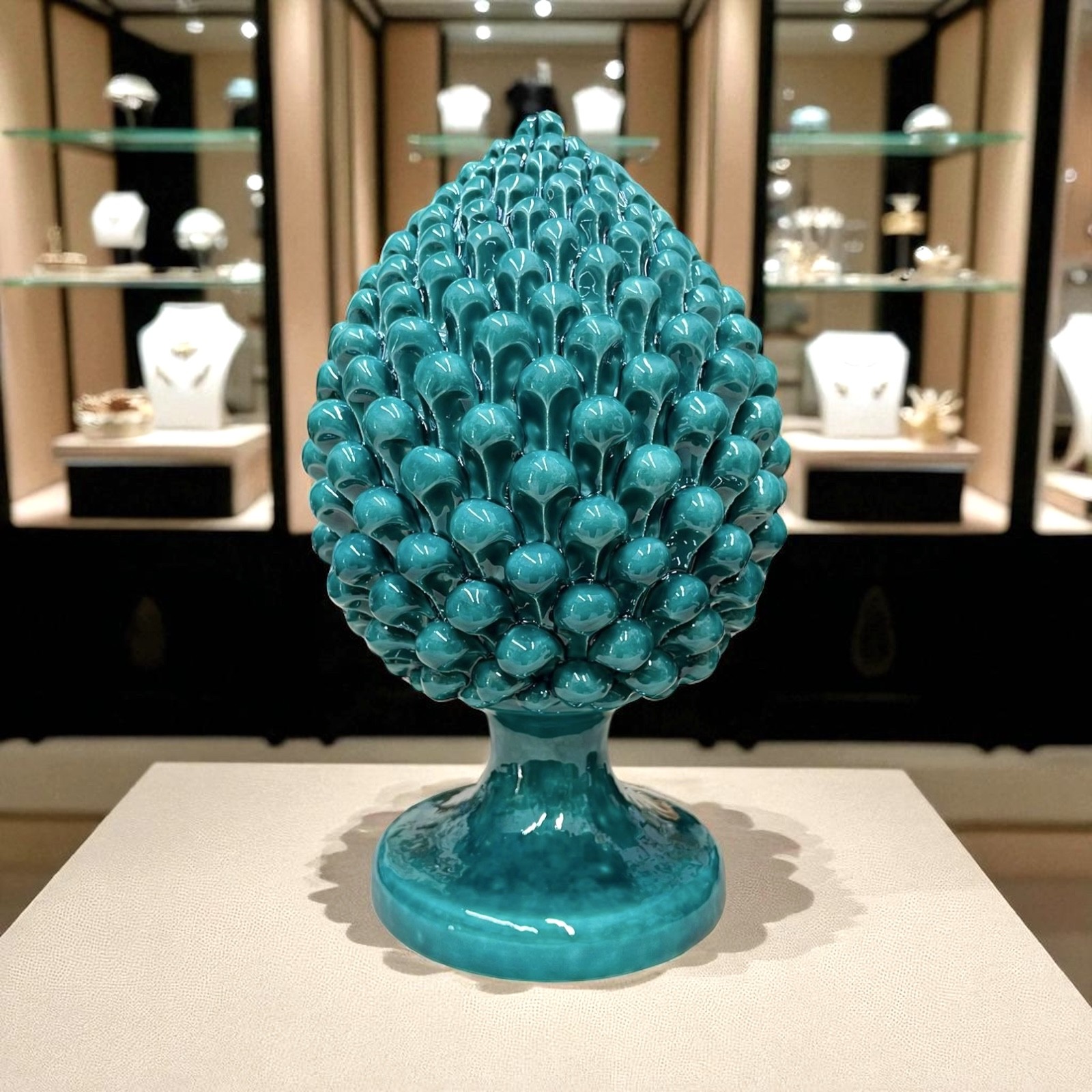 Pigna verde smeraldo h.30 in ceramica di Caltagirone