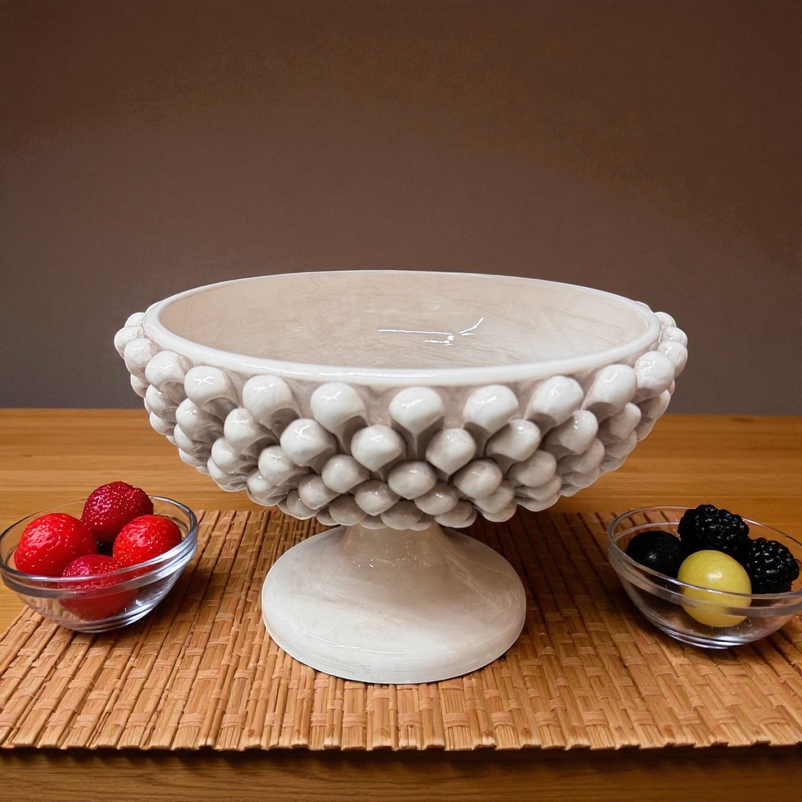 Pigna a centrotavola in ceramica di Caltagirone