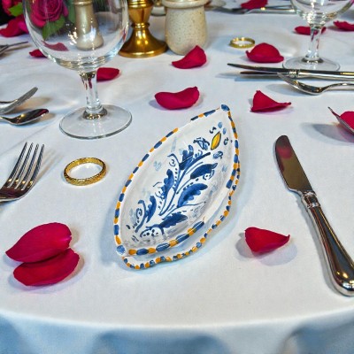 Antipastiera a barca in ceramica di Caltagirone